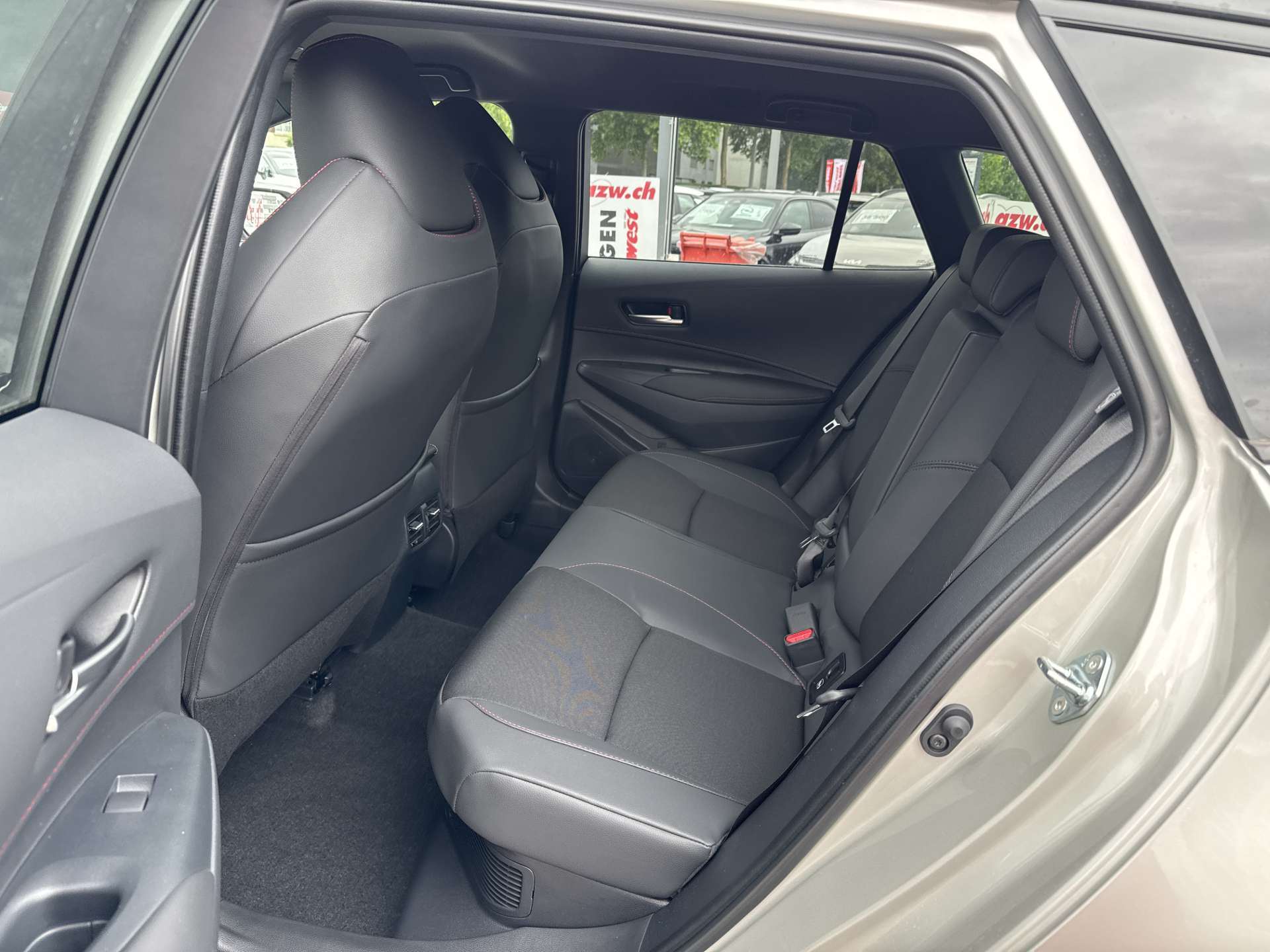 TOYOTA Corolla Touring Sports 2.0 HSD GR Sport e-CVT Automat-image-6