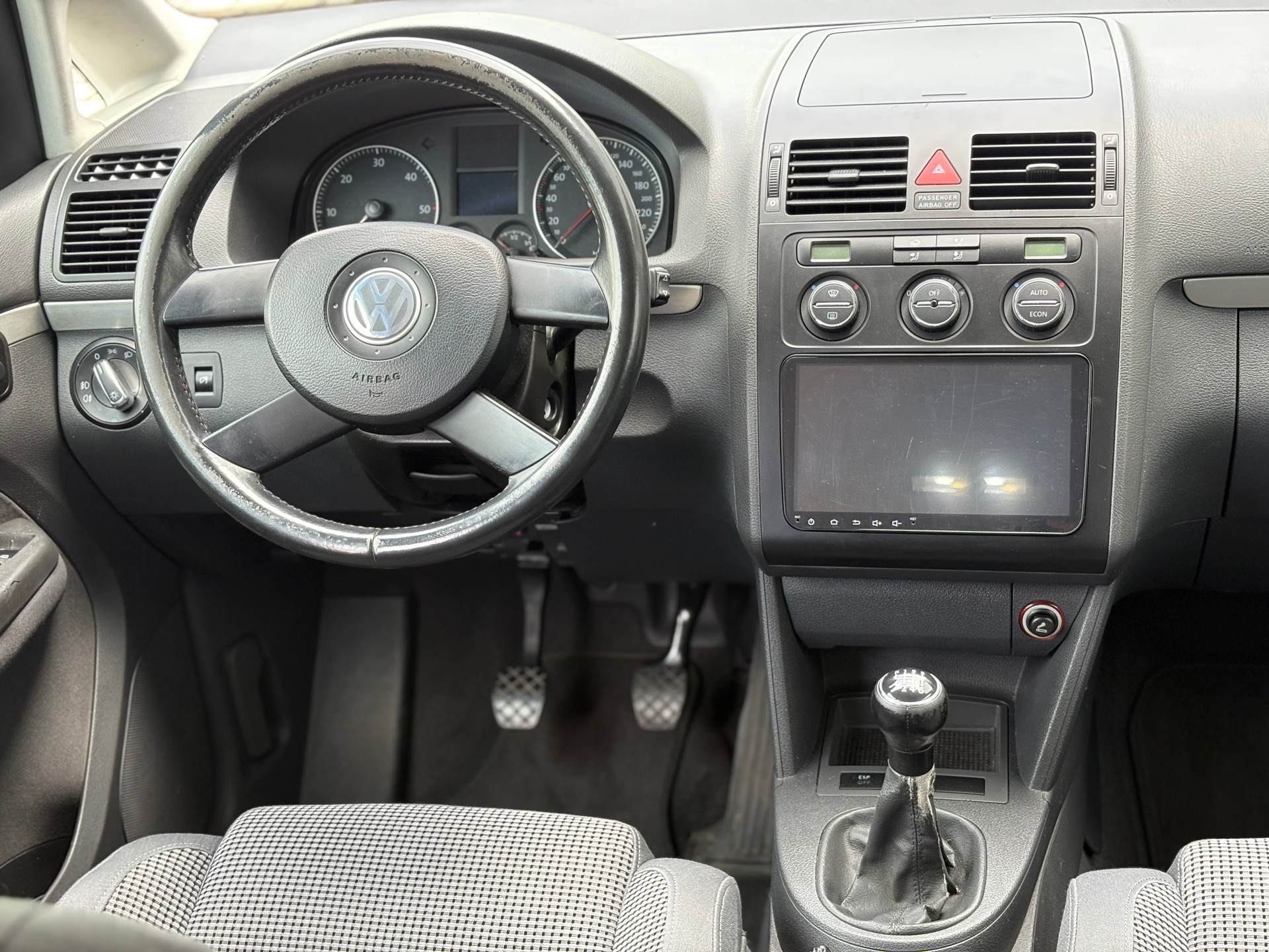 VW Touran 2.0 TDI Trendline-image-10
