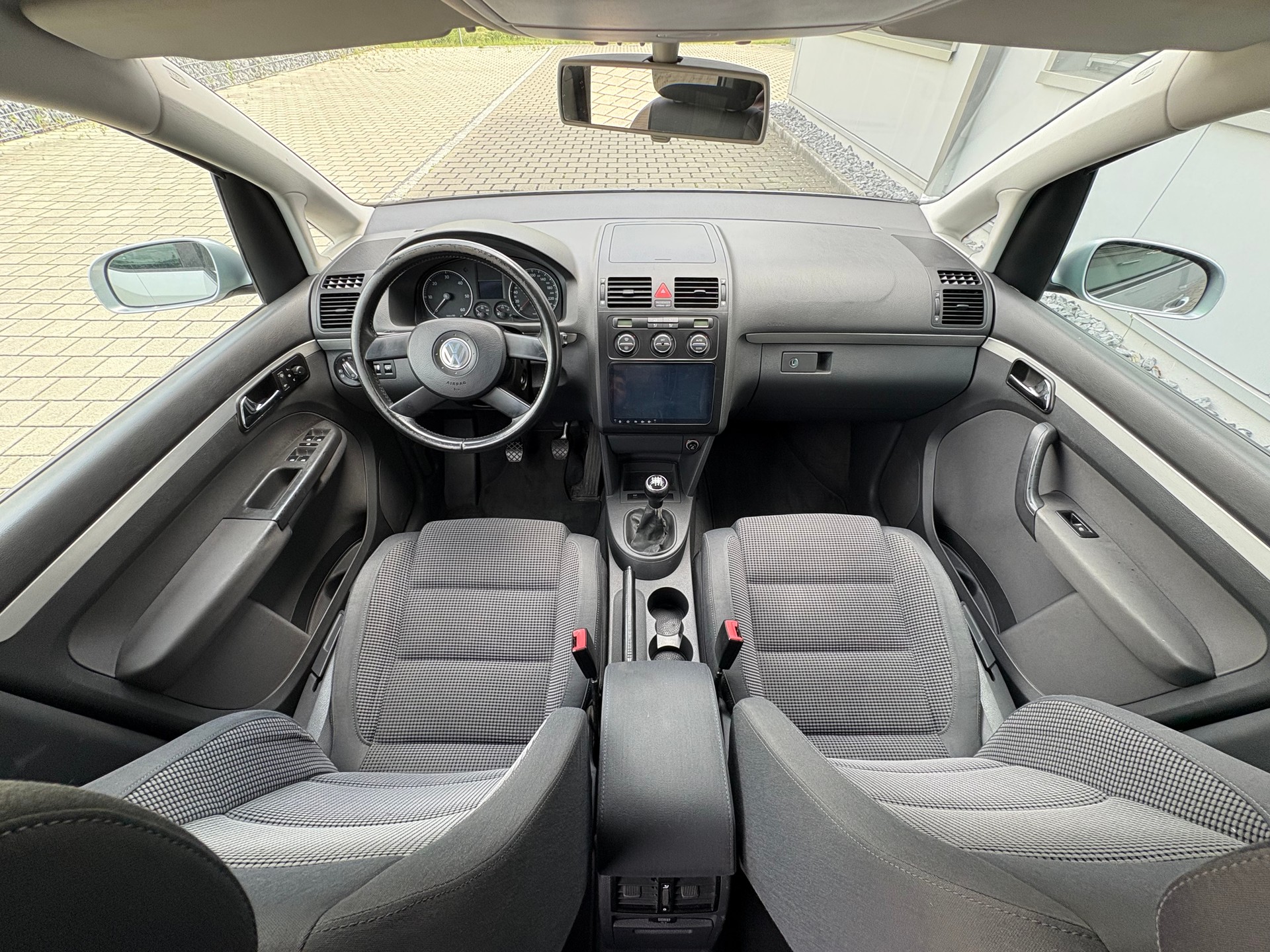 VW Touran 2.0 TDI Trendline-image-11