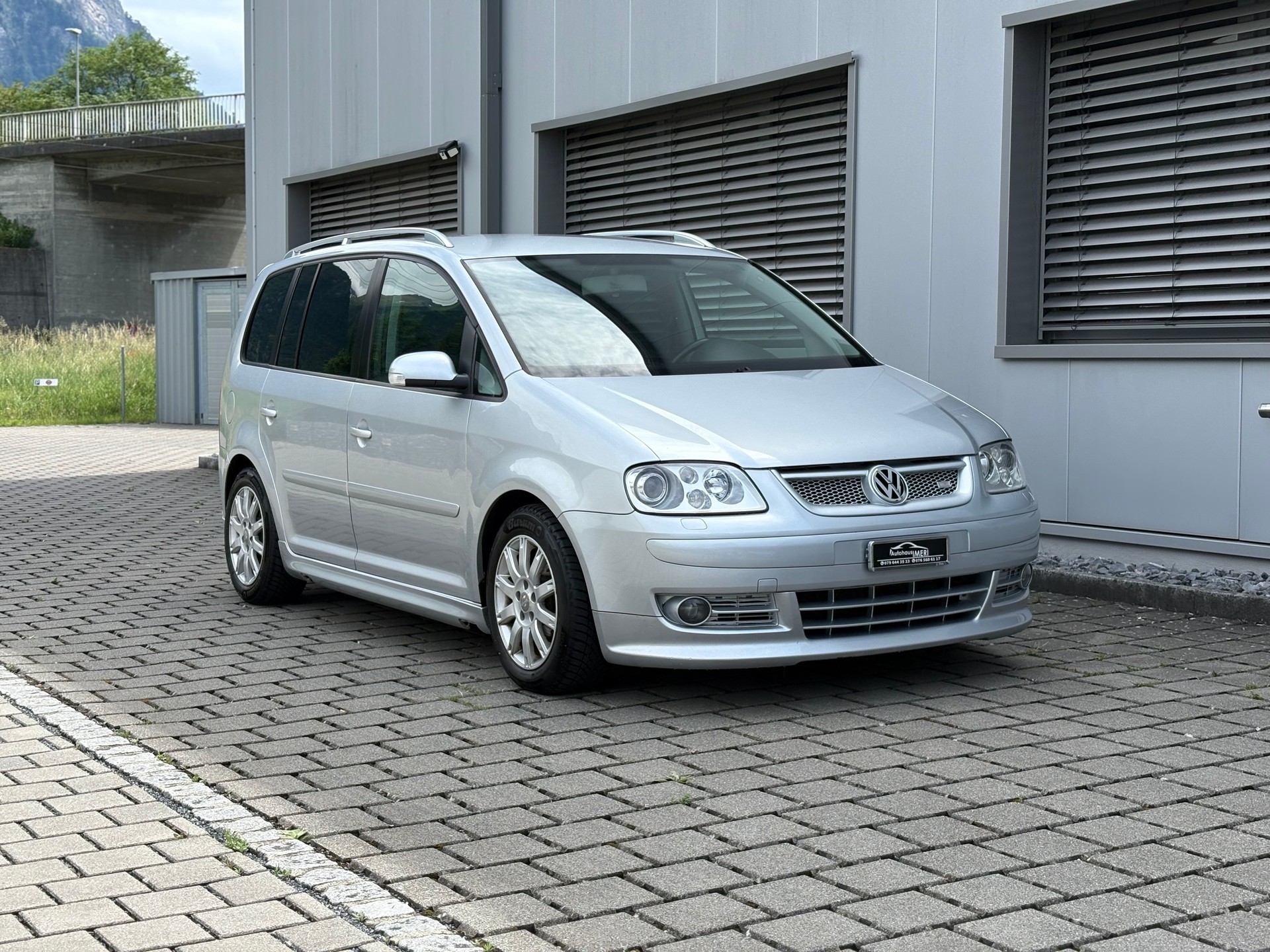 VW Touran 2.0 TDI Trendline-image-4