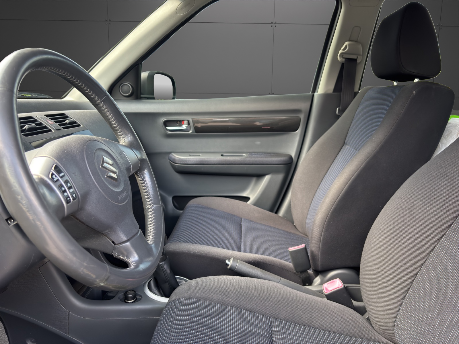 SUZUKI Swift 1.3i 16V GL Top 4x4-image-2