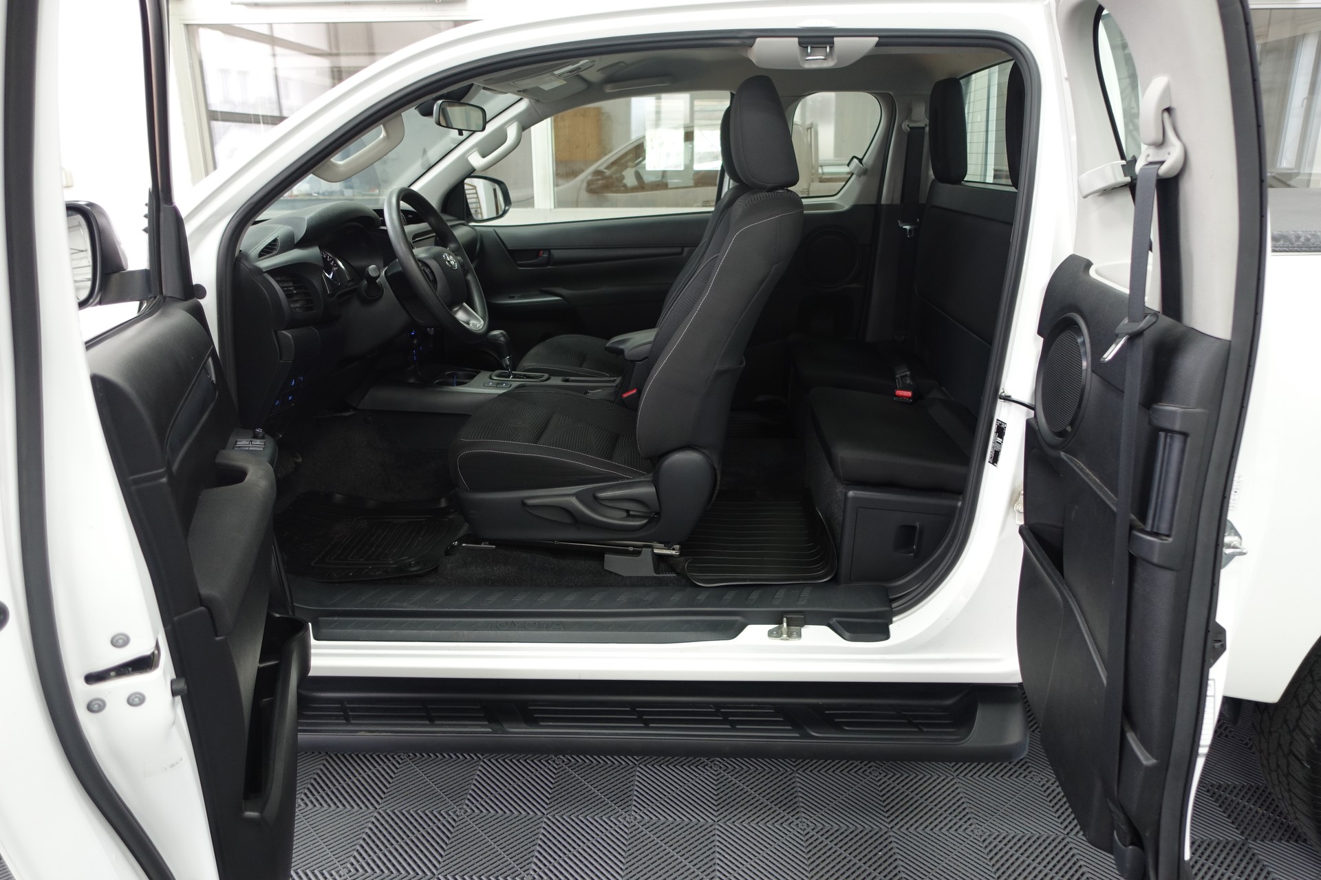 TOYOTA Hilux Extra Cab.-Pick-up 2.4 D-4D 150 Comfort-image-18