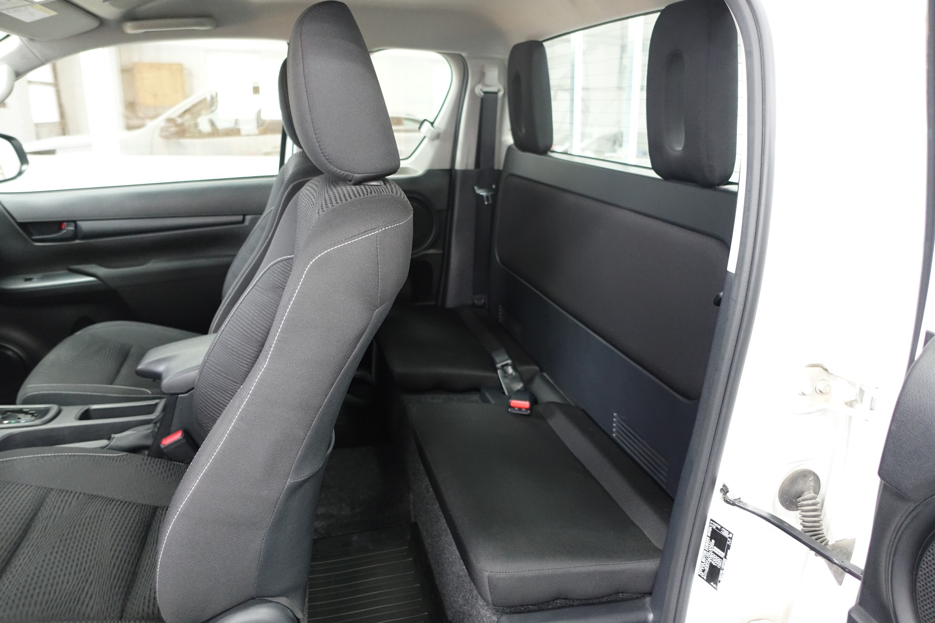 TOYOTA Hilux Extra Cab.-Pick-up 2.4 D-4D 150 Comfort-image-17