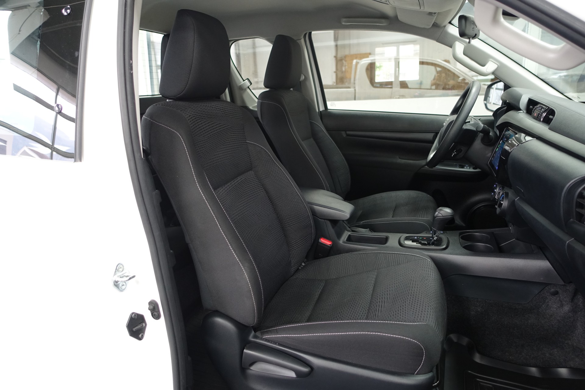 TOYOTA Hilux Extra Cab.-Pick-up 2.4 D-4D 150 Comfort-image-16