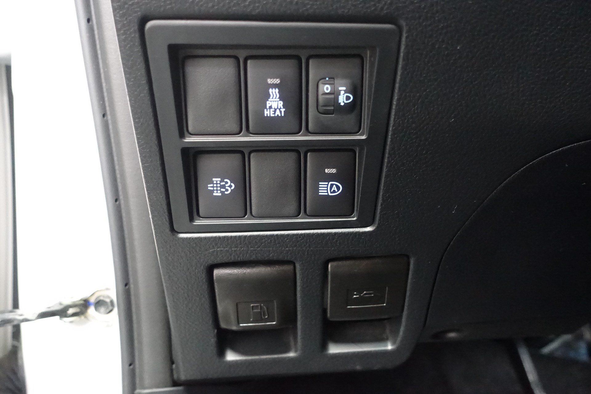 TOYOTA Hilux Extra Cab.-Pick-up 2.4 D-4D 150 Comfort-image-24