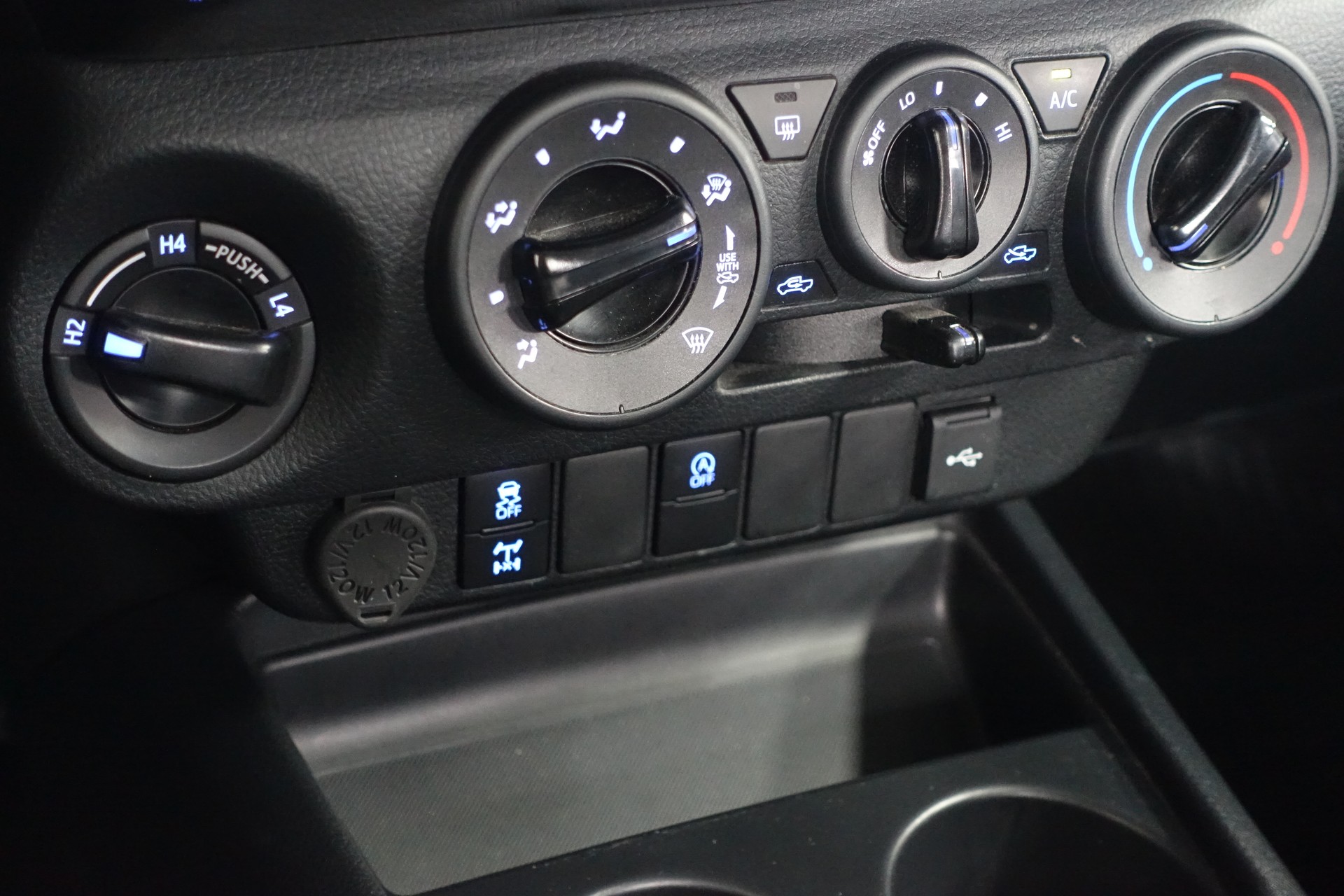 TOYOTA Hilux Extra Cab.-Pick-up 2.4 D-4D 150 Comfort-image-28
