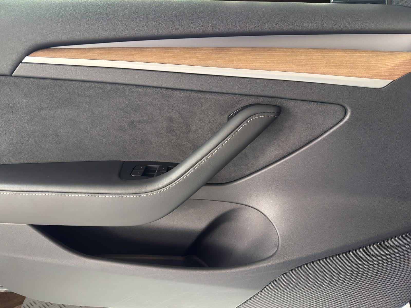 TESLA Model 3 Long Range Dual Motor AWD-image-10
