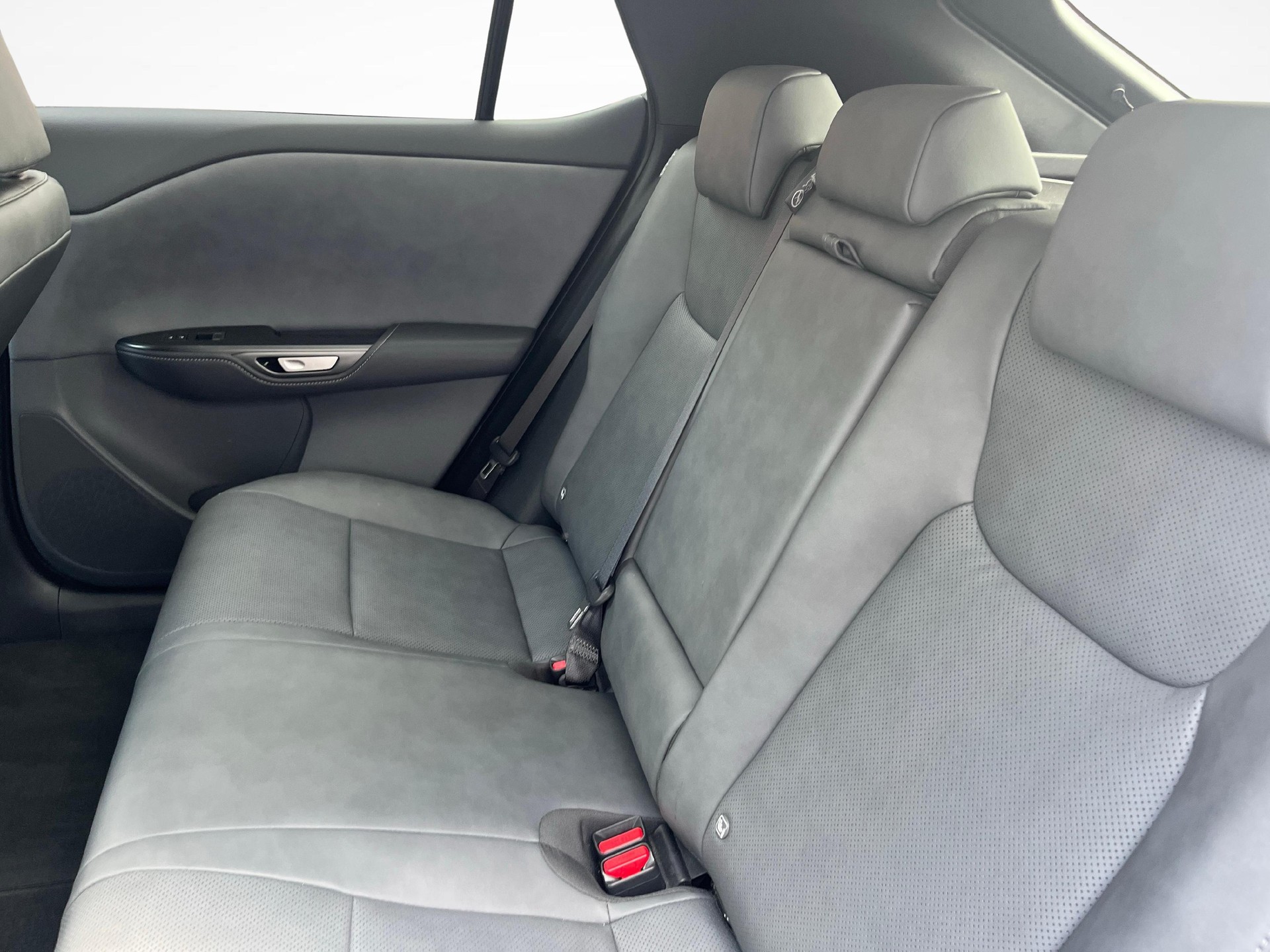 LEXUS RZ 450e Comfort-image-10