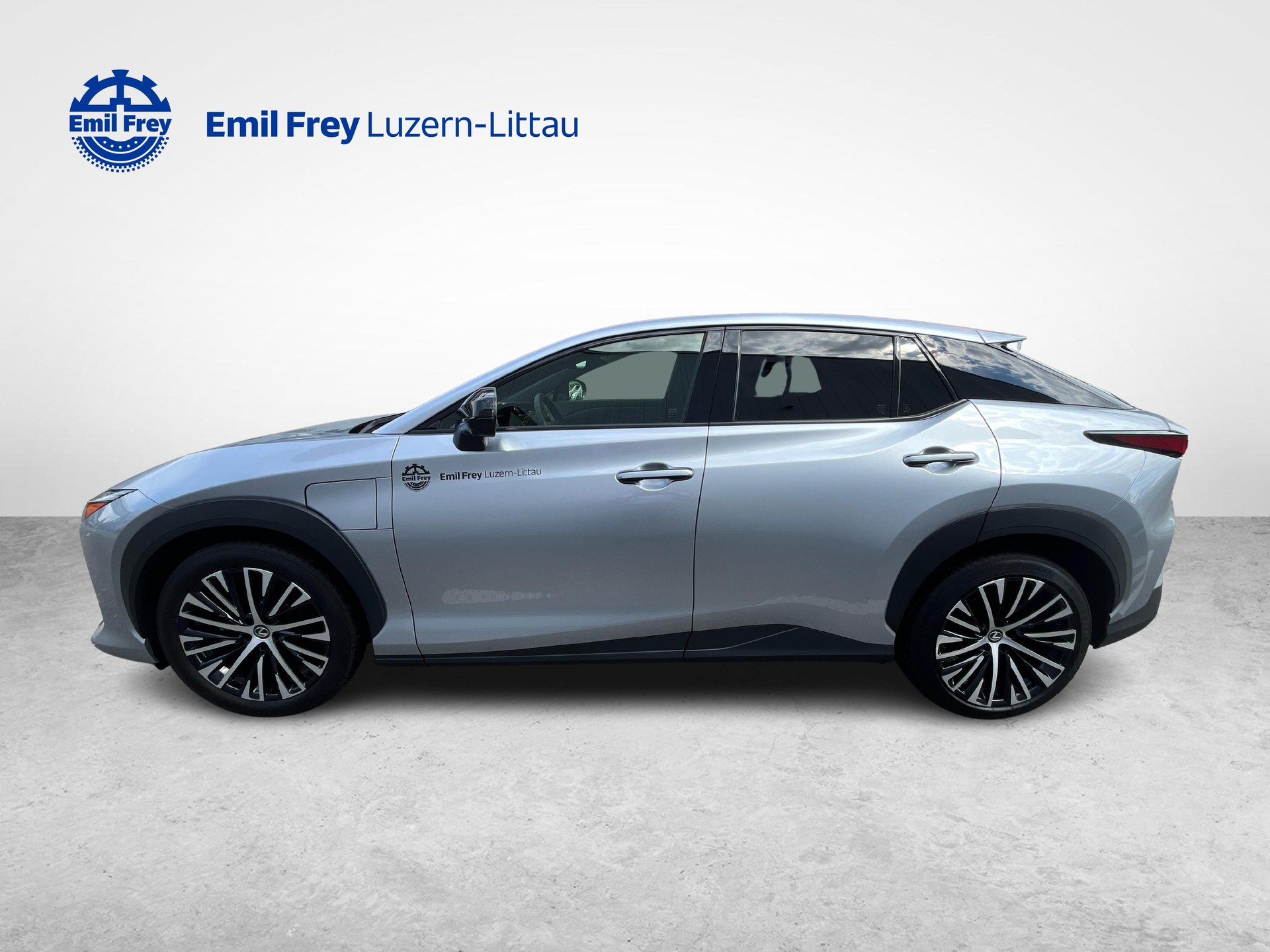 LEXUS RZ 450e Comfort-showroom-element-1