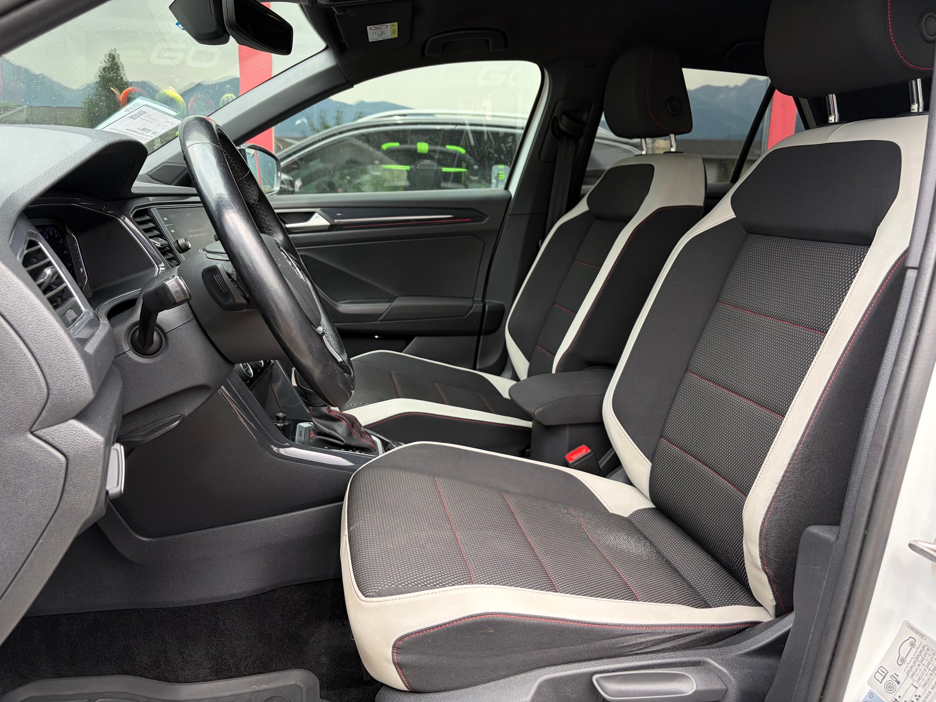 VW T-Roc 2.0 TSI Sport DSG 4Motion-image-10