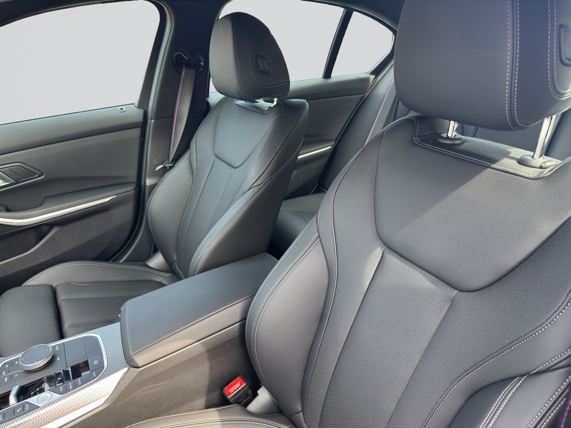 BMW 330d xDrive 48V Steptronic M Sport Pro-image-6