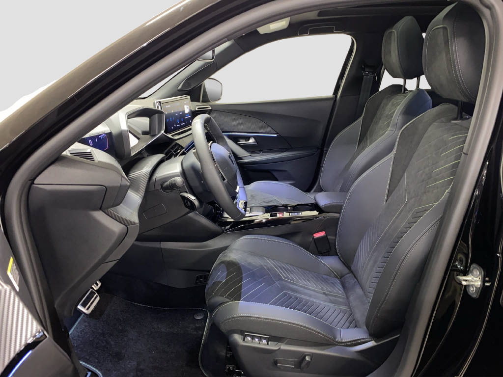 PEUGEOT 2008 1.2 Hybrid 145 GT-image-5