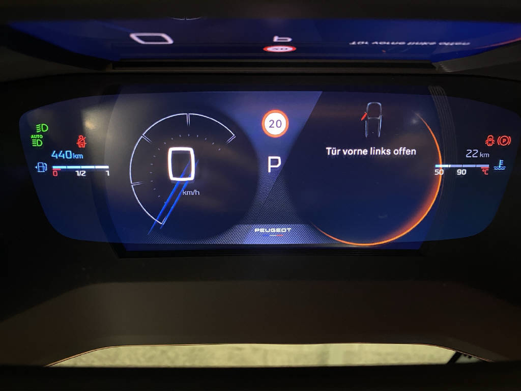 PEUGEOT 2008 1.2 Hybrid 145 GT-image-8