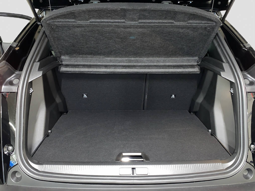 PEUGEOT 2008 1.2 Hybrid 145 GT-image-13