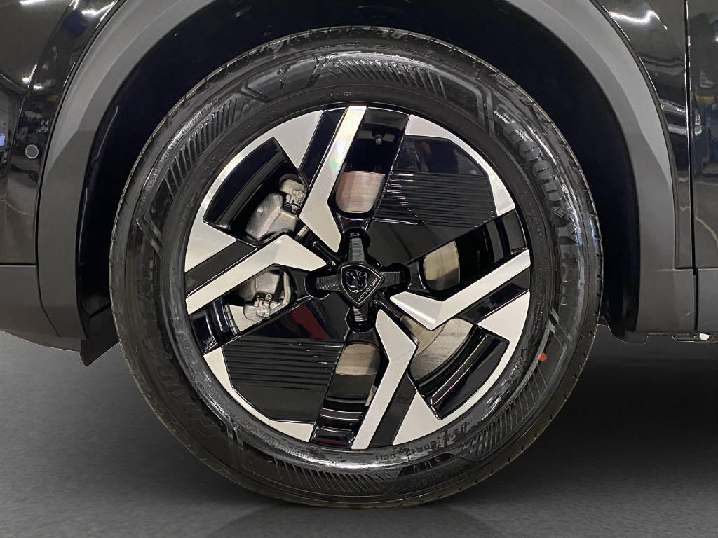 PEUGEOT 2008 1.2 Hybrid 145 GT-image-14