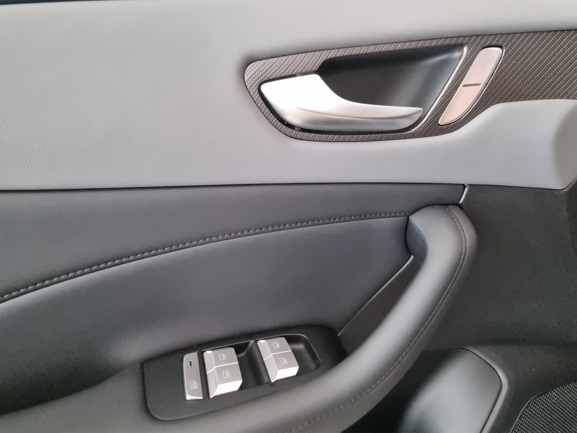 MG MG S5 EV 64kWh Luxury RWD-image-11