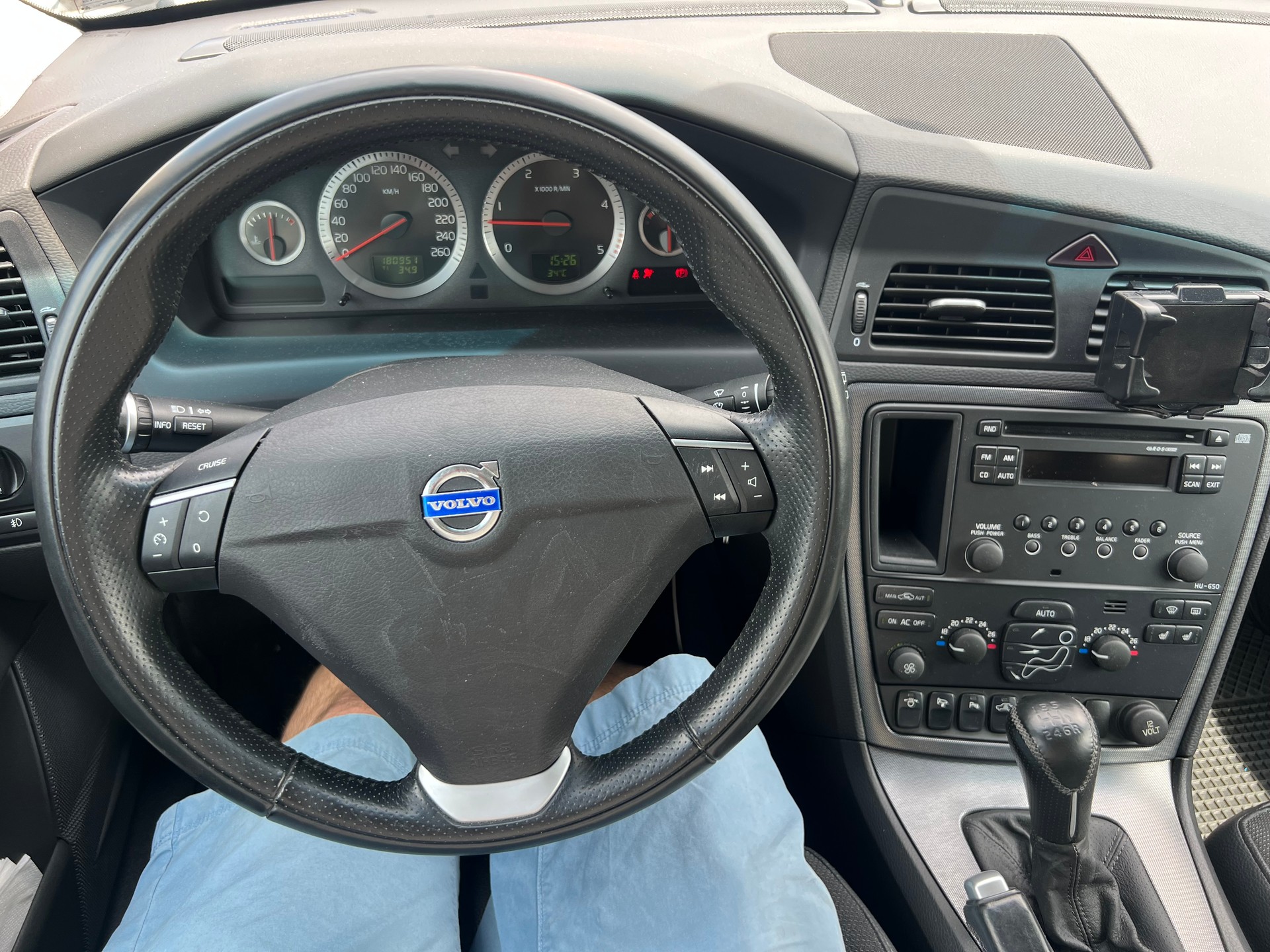 VOLVO V70 2.4D Momentum-image-11