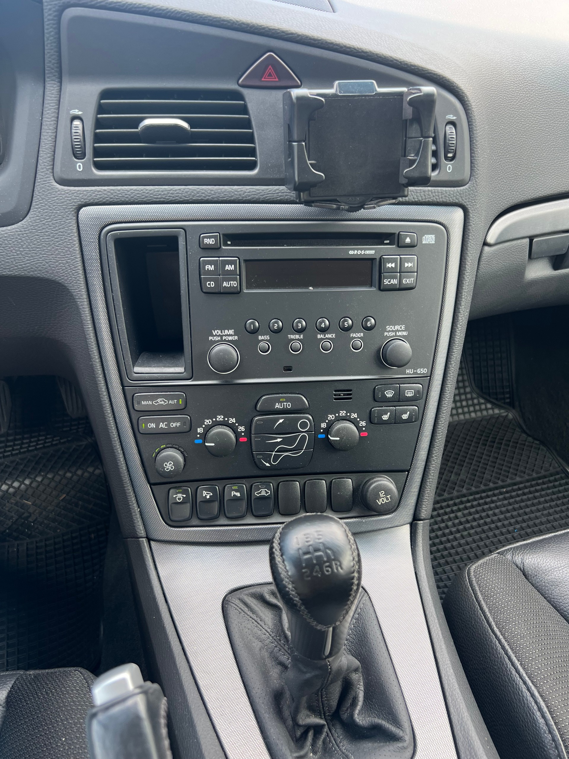 VOLVO V70 2.4D Momentum-image-12