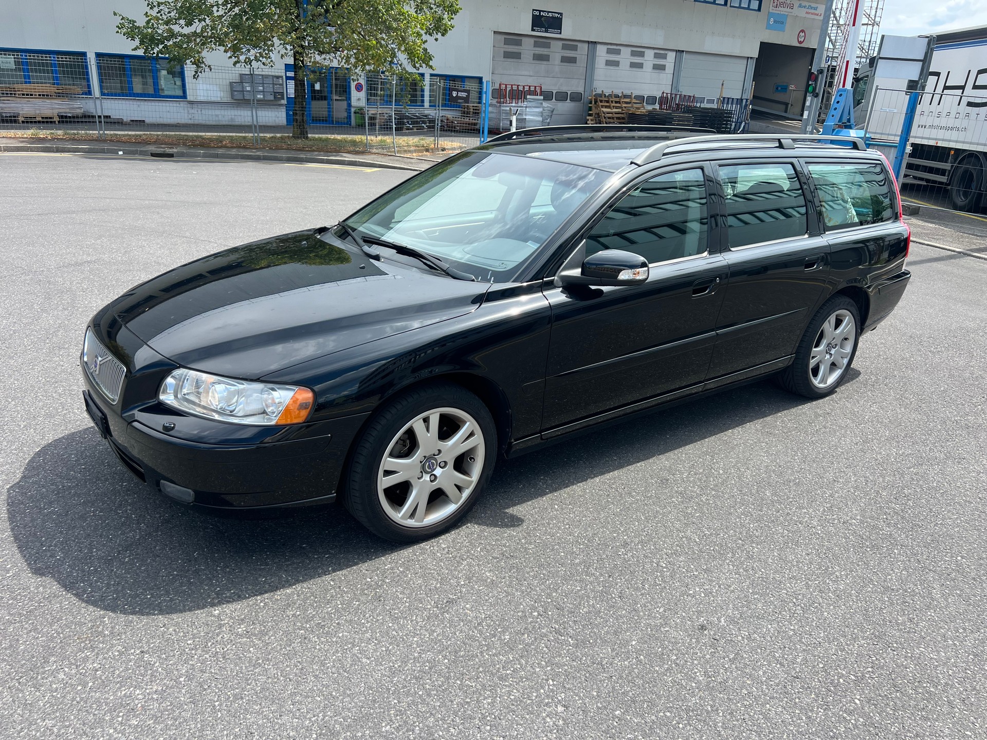 VOLVO V70 2.4D Momentum-image-0