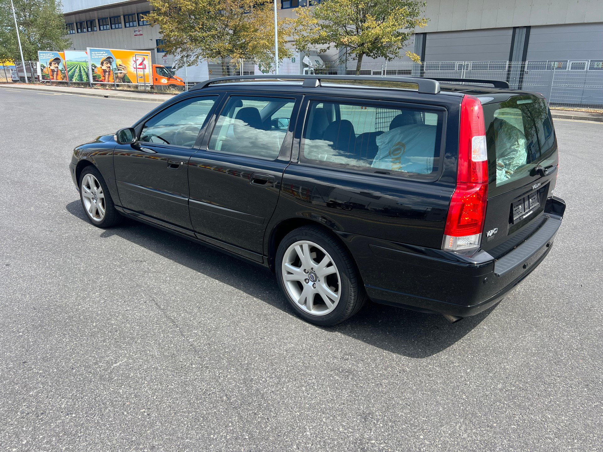 VOLVO V70 2.4D Momentum-image-3