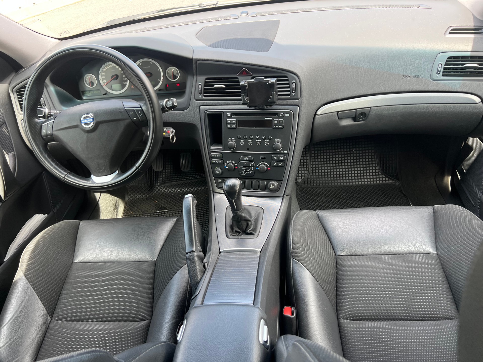 VOLVO V70 2.4D Momentum-image-10