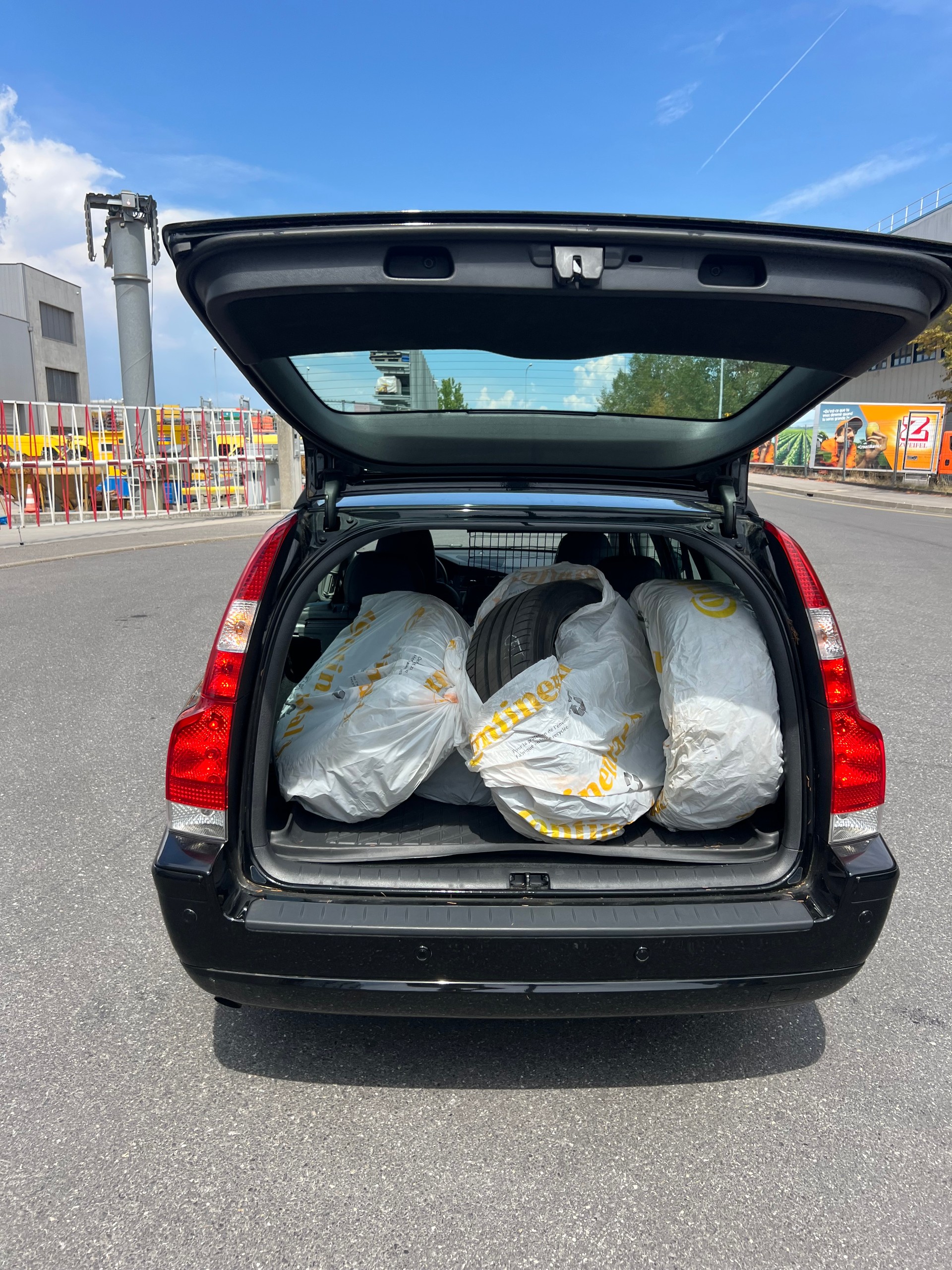 VOLVO V70 2.4D Momentum-image-15