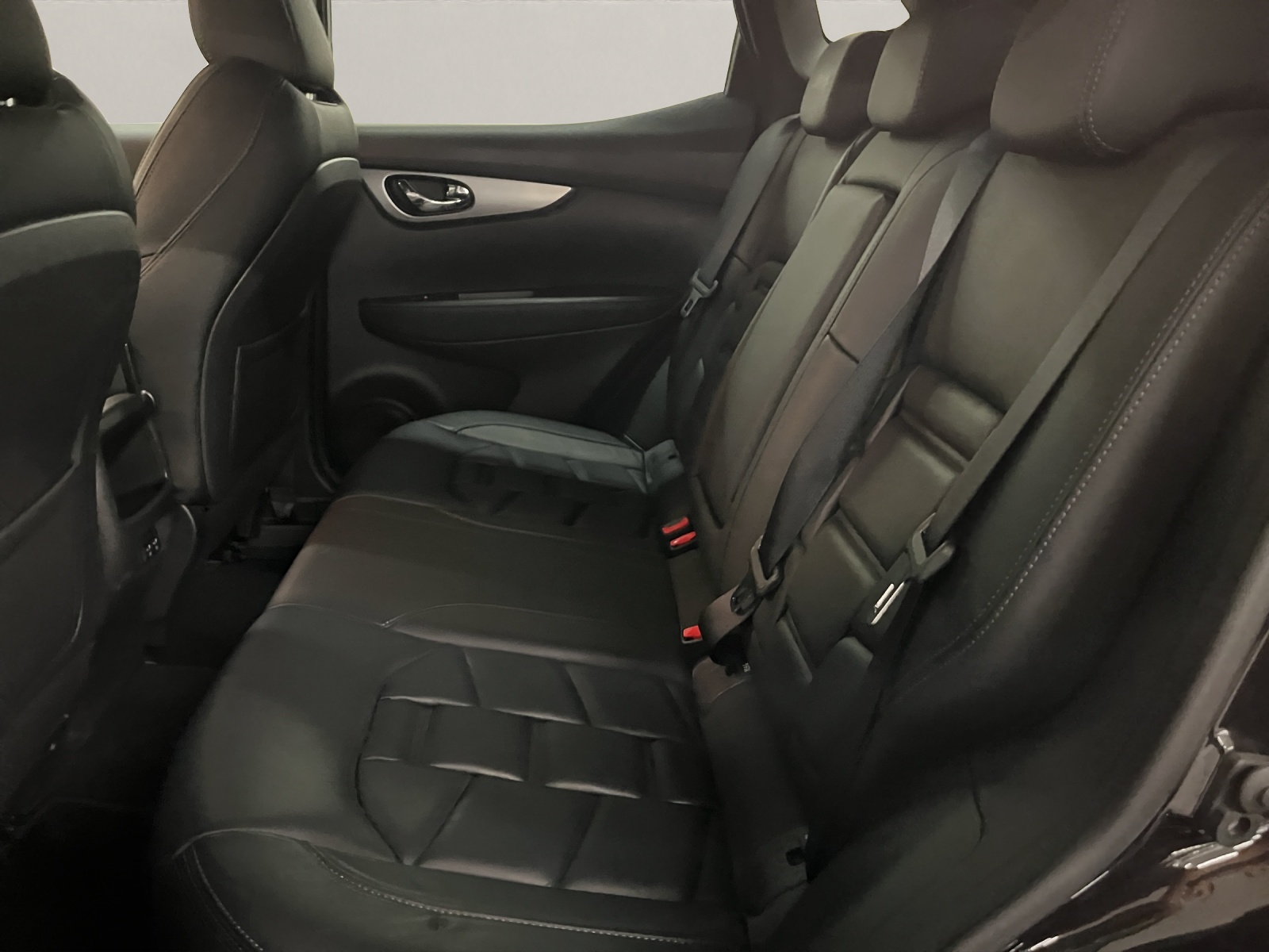 NISSAN Qashqai 1.7 dCi Tekna+ 4x4-image-13
