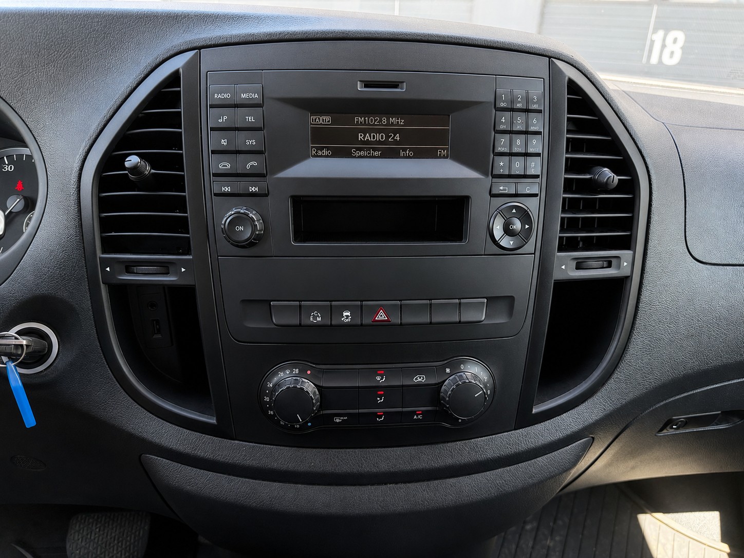 MERCEDES-BENZ Vito 114 Extra-Lang | ab MFK | ab Service Automat | ACC | Totwinkel | Klima | Anhängerkupplung-image-12