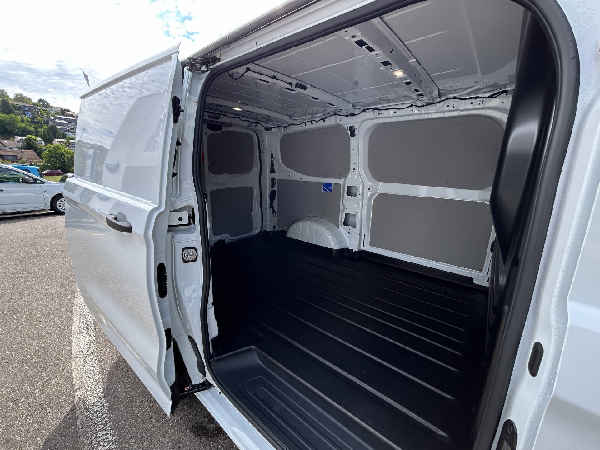 FORD Transit Custom Van 280 L1 2.0 EcoBlue 136 Trend-image-13