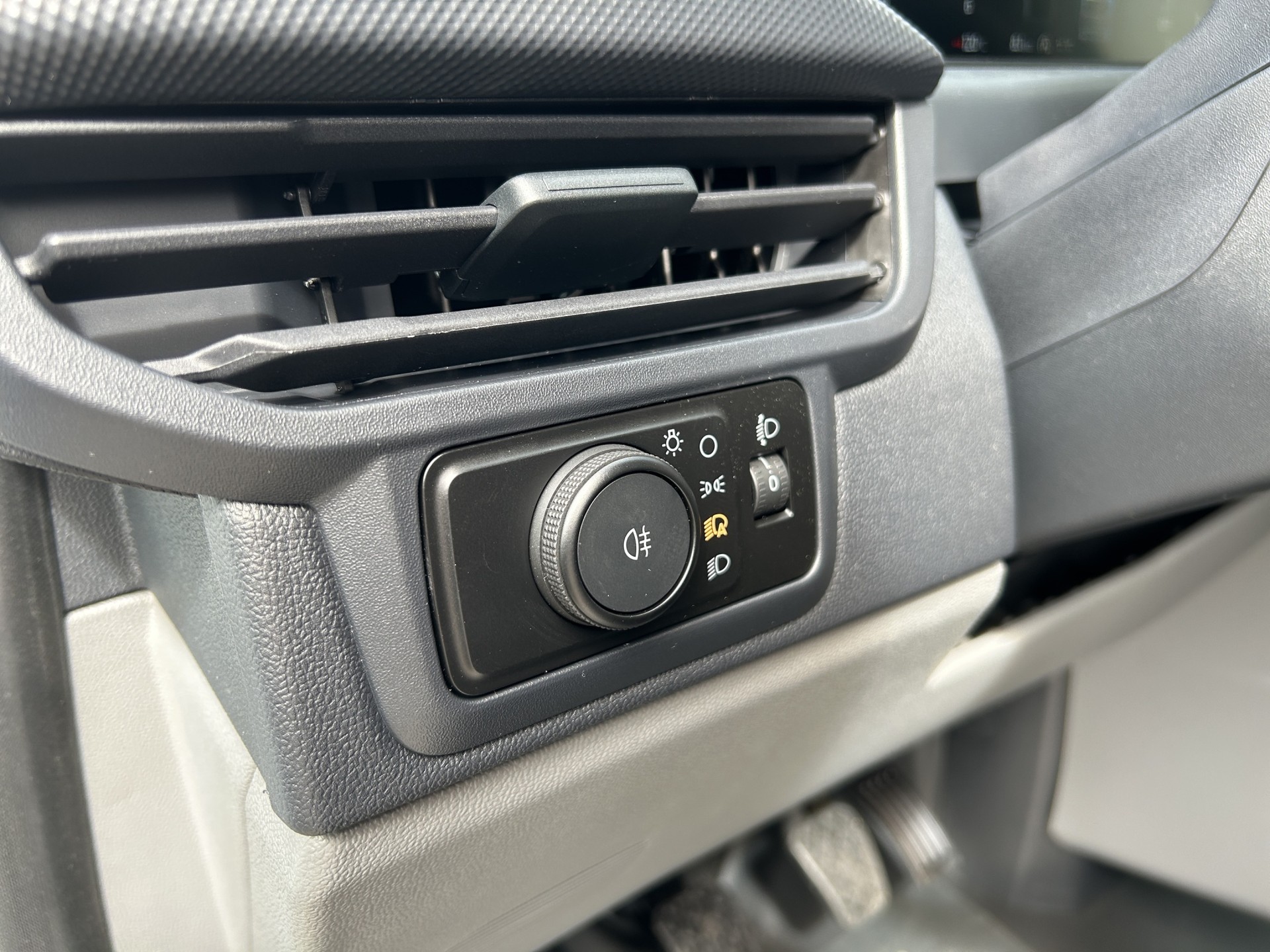 FORD Transit Custom Van 280 L1 2.0 EcoBlue 136 Trend-image-29