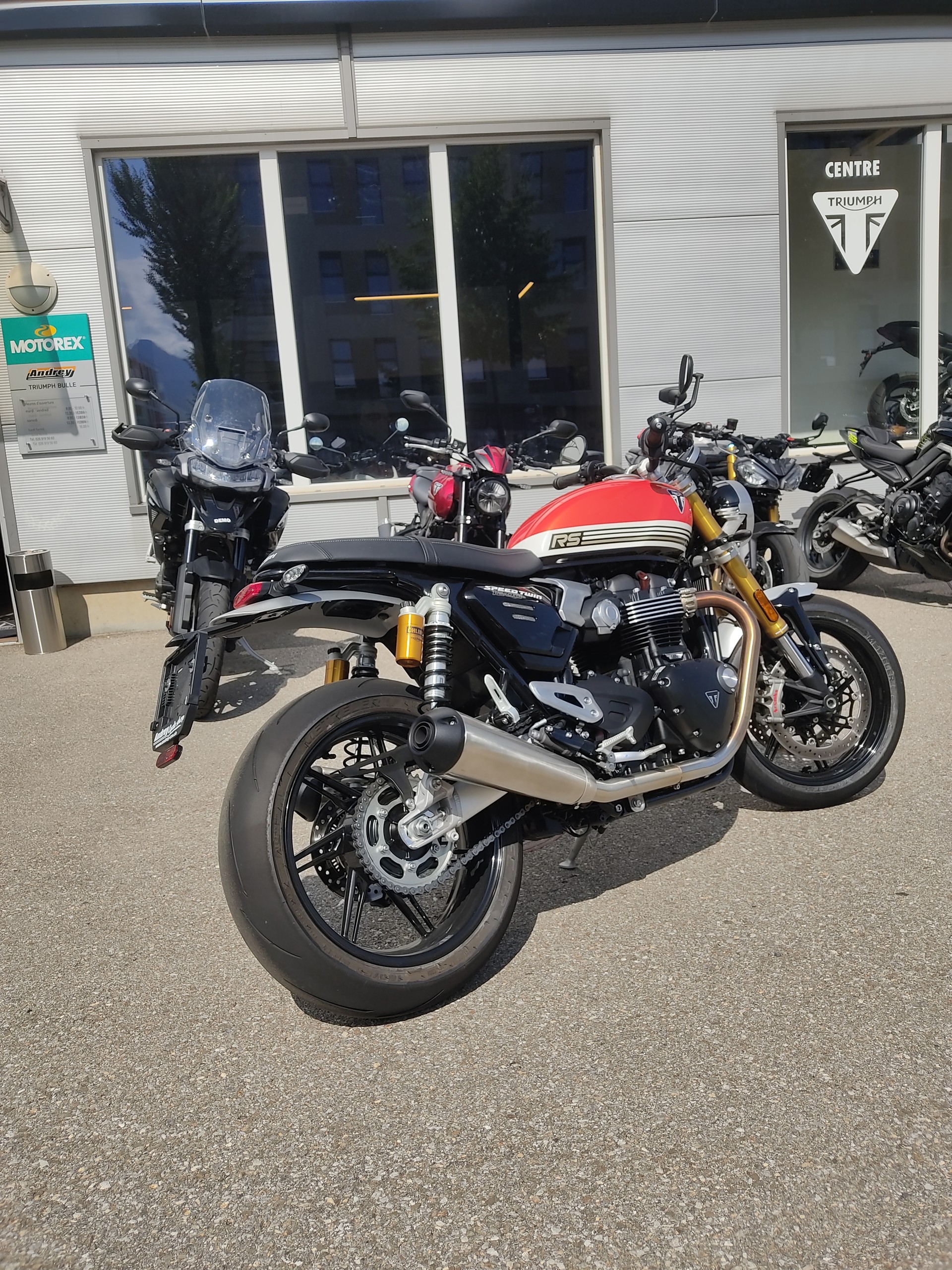 TRIUMPH Speed Twin 1200-showroom-element-2