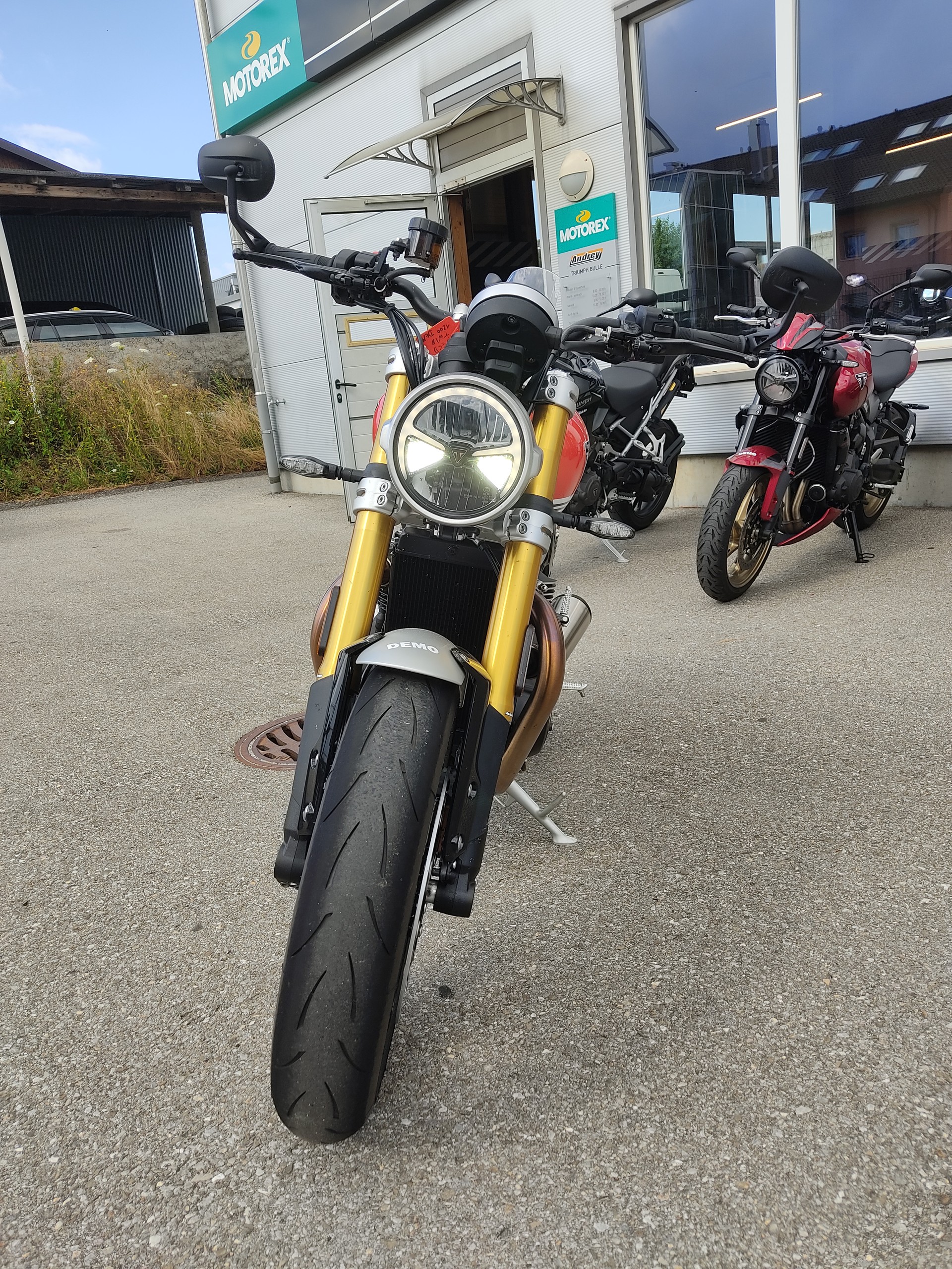 TRIUMPH Speed Twin 1200-showroom-element-3