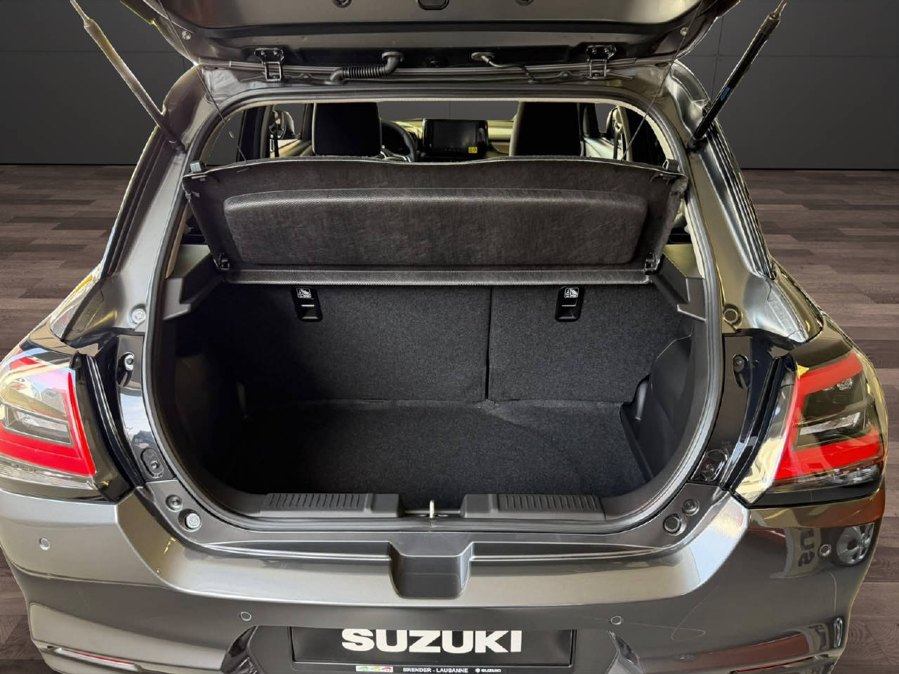 SUZUKI Swift 1.2 Sakura Hybrid-image-6