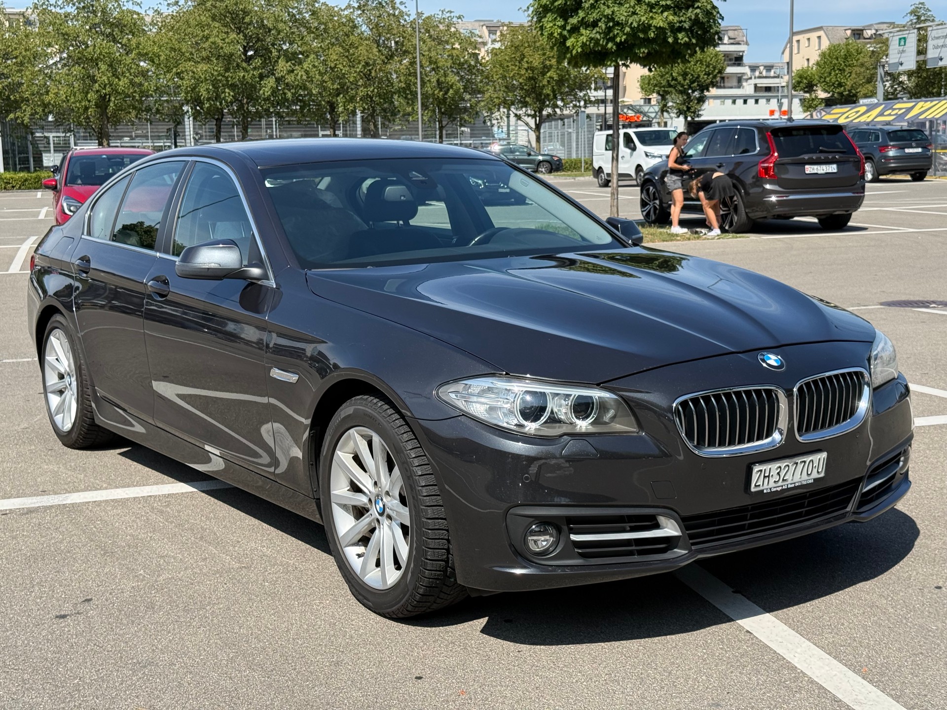 BMW 520d Luxury Line Steptronic-image-0