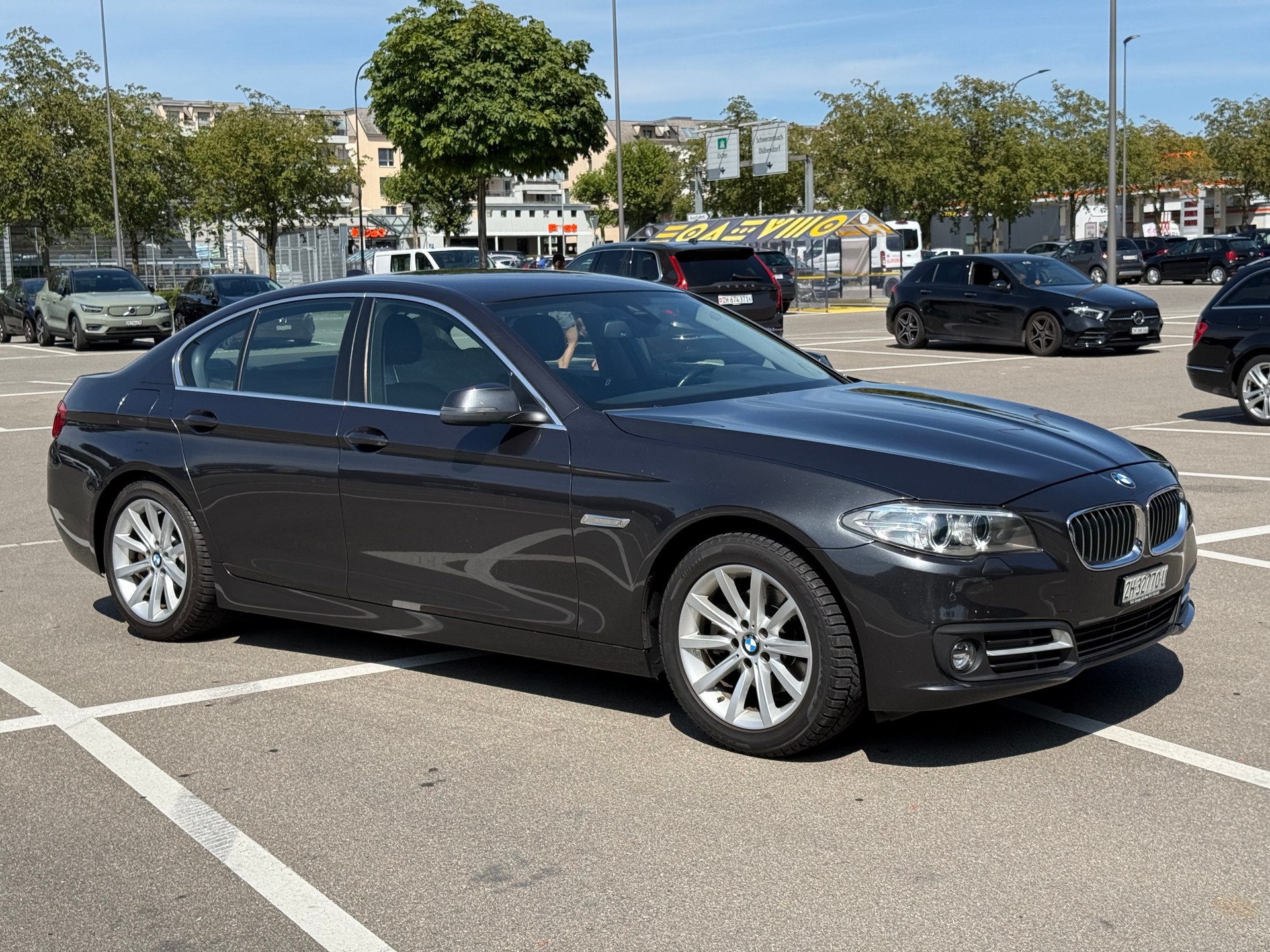 BMW 520d Luxury Line Steptronic-image-1