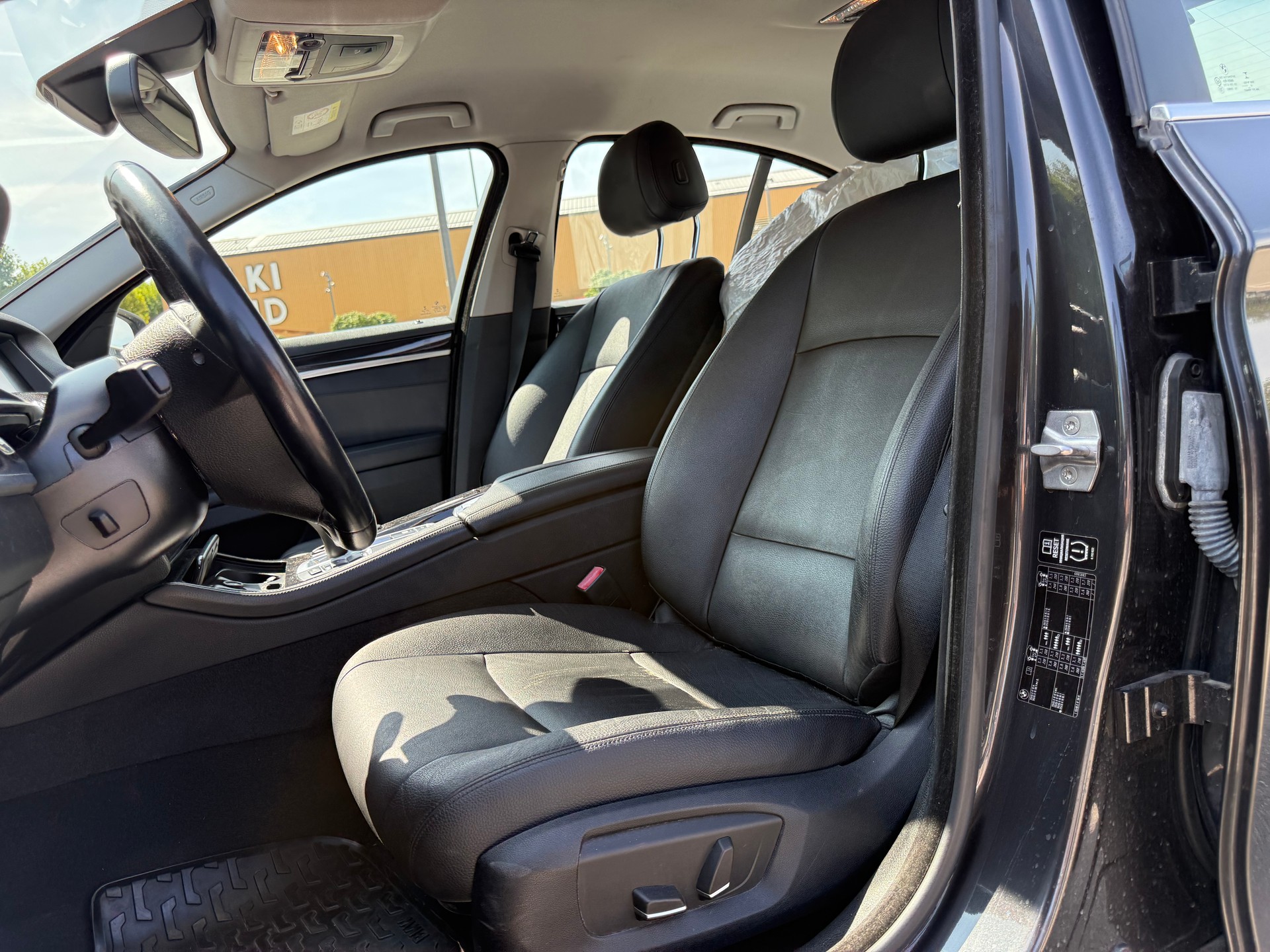 BMW 520d Luxury Line Steptronic-image-11