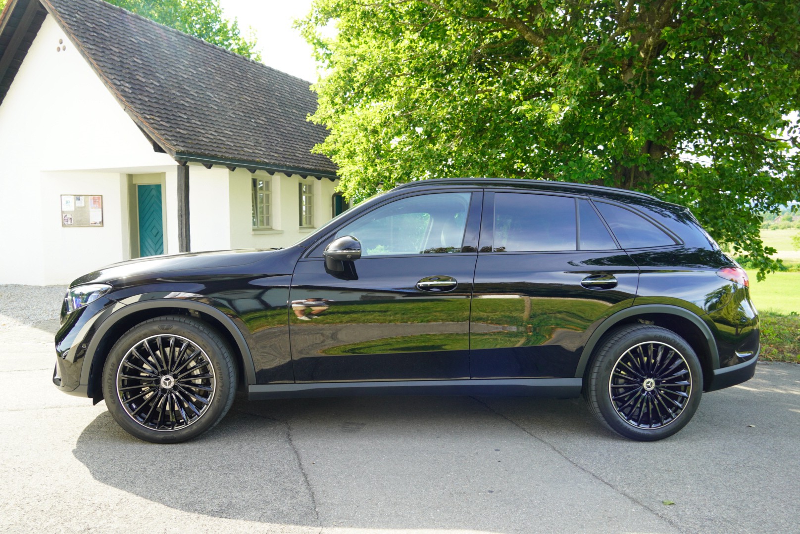 MERCEDES-BENZ GLC 220 d 4Matic 9G-Tronic *Designo Ledersitze * Burmester-showroom-element-2