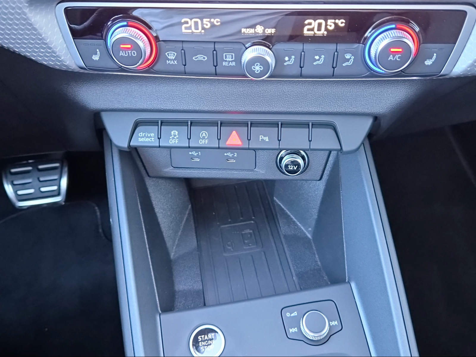 AUDI A1 Sportback 35 TFSI S Line S-tronic Mythosschwarz Metallic-image-15