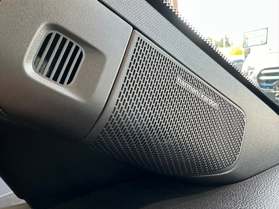 RENAULT R4 E-Tech Comfort Range 52 kWh Iconic-image-17