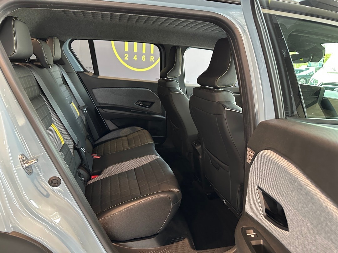 RENAULT R4 E-Tech Comfort Range 52 kWh Iconic-image-19