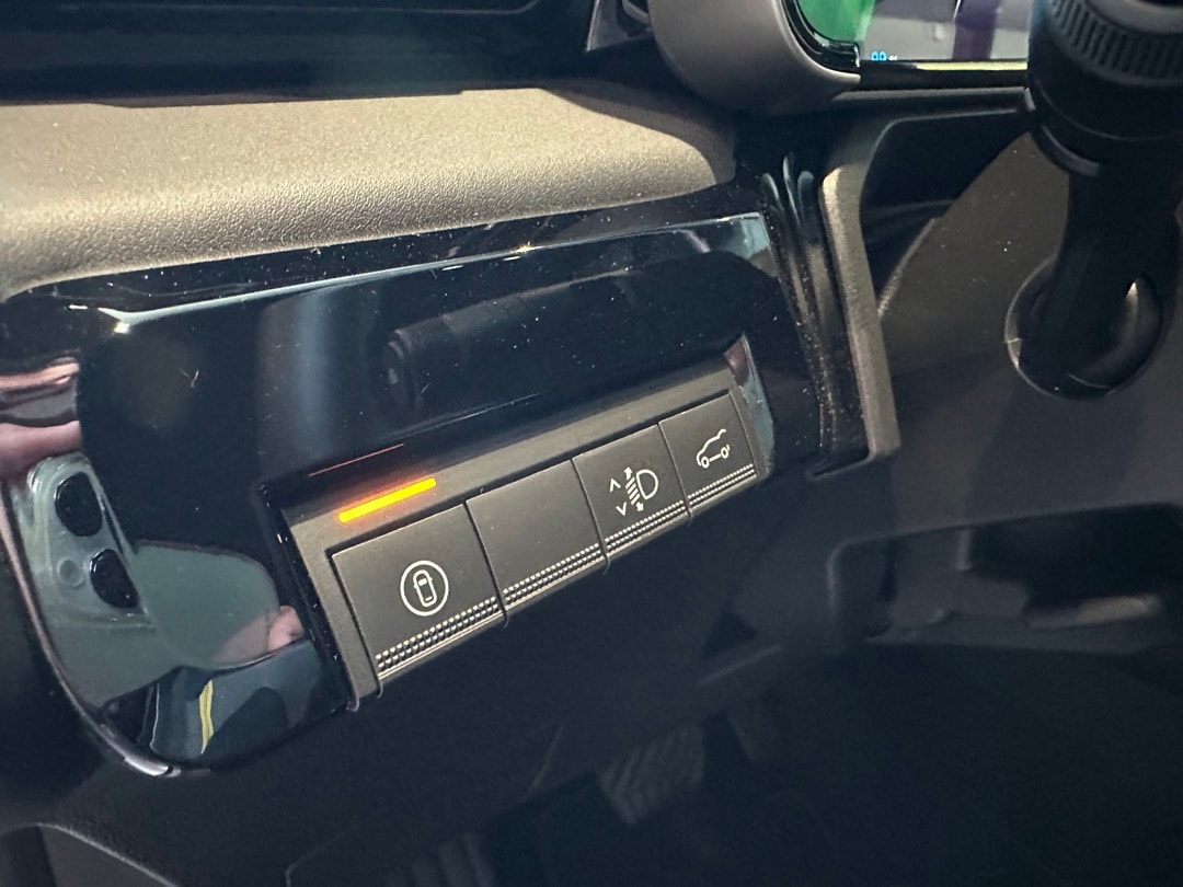RENAULT R4 E-Tech Comfort Range 52 kWh Iconic-image-11