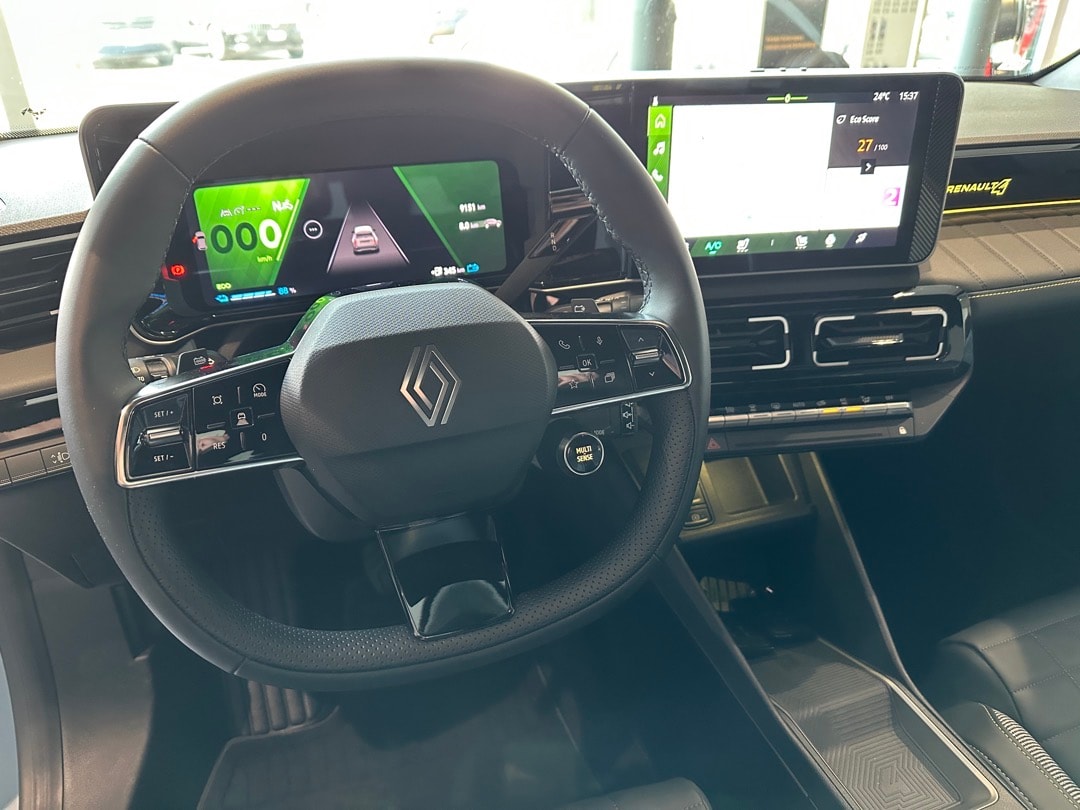RENAULT R4 E-Tech Comfort Range 52 kWh Iconic-image-12