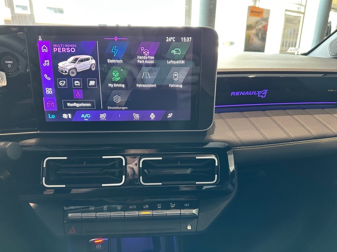 RENAULT R4 E-Tech Comfort Range 52 kWh Iconic-image-15