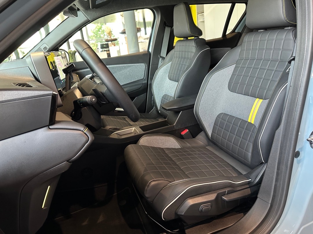 RENAULT R4 E-Tech Comfort Range 52 kWh Iconic-image-9