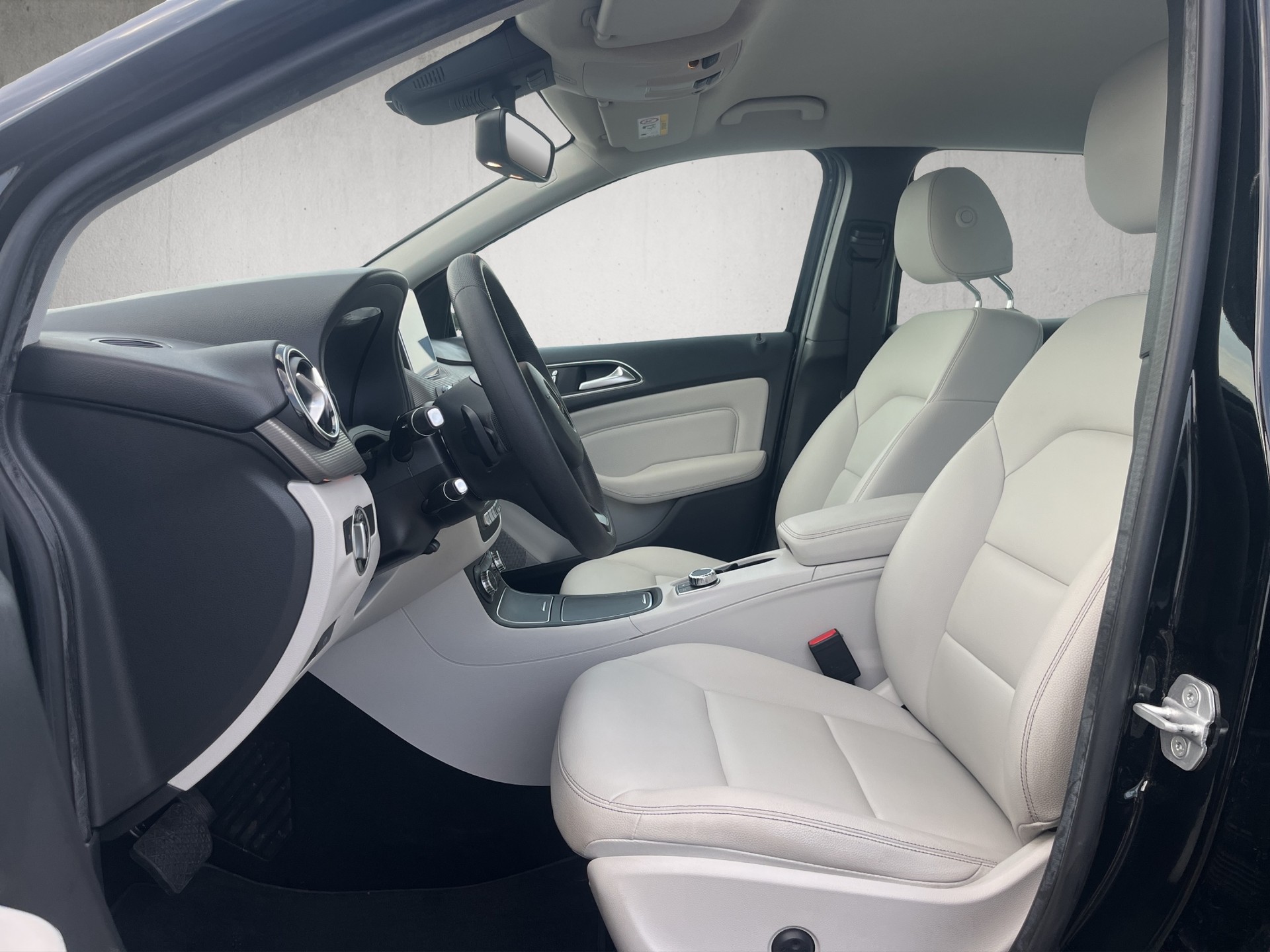 MERCEDES-BENZ B 250 4Matic 7G-DCT-image-9