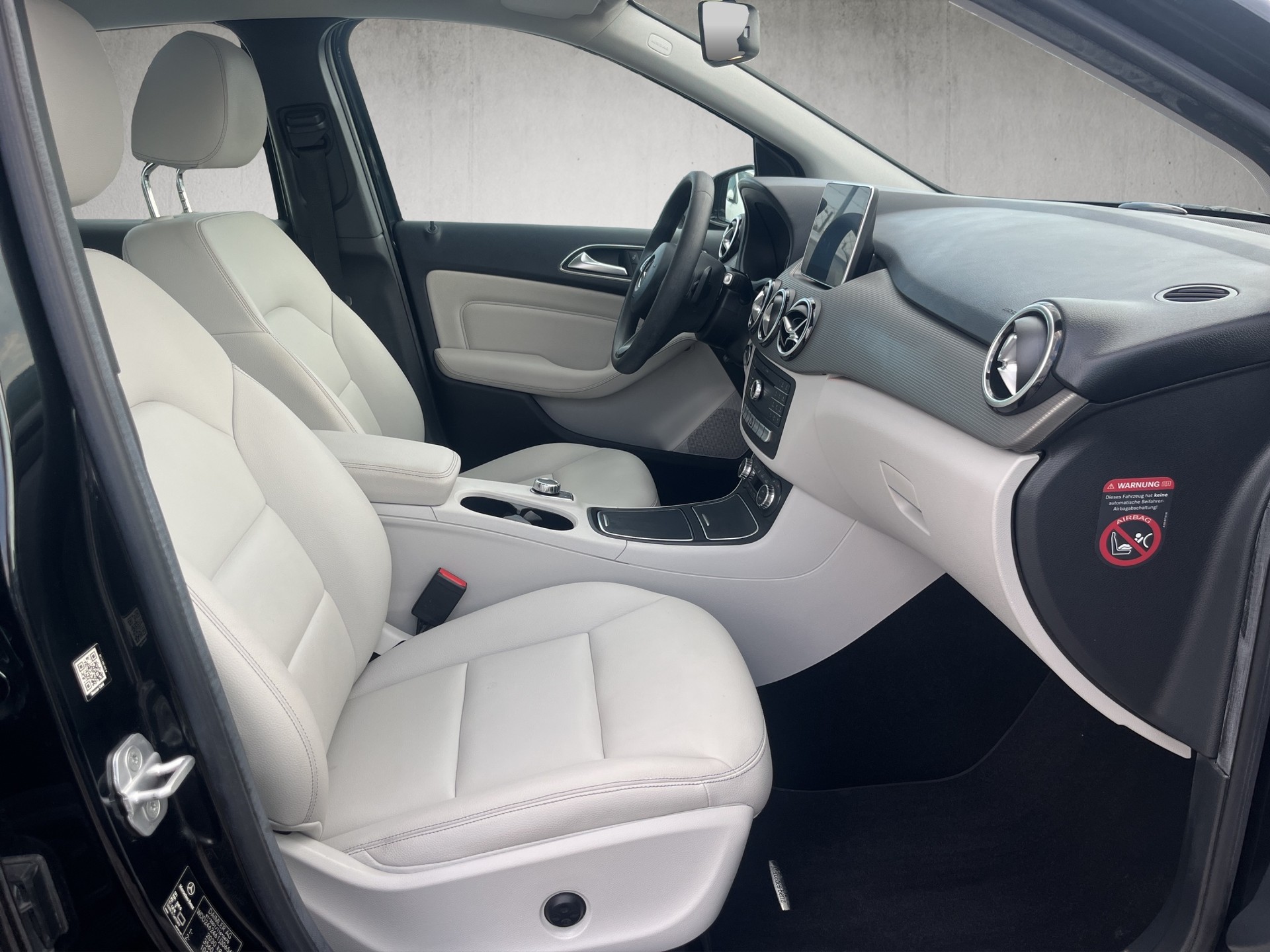 MERCEDES-BENZ B 250 4Matic 7G-DCT-image-10