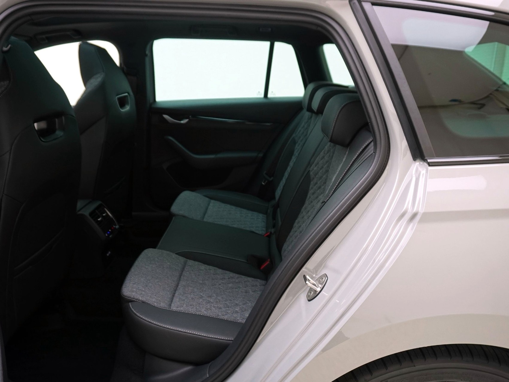 SKODA Octavia 2.0 TSI SportLine 4x4 DSG-image-14