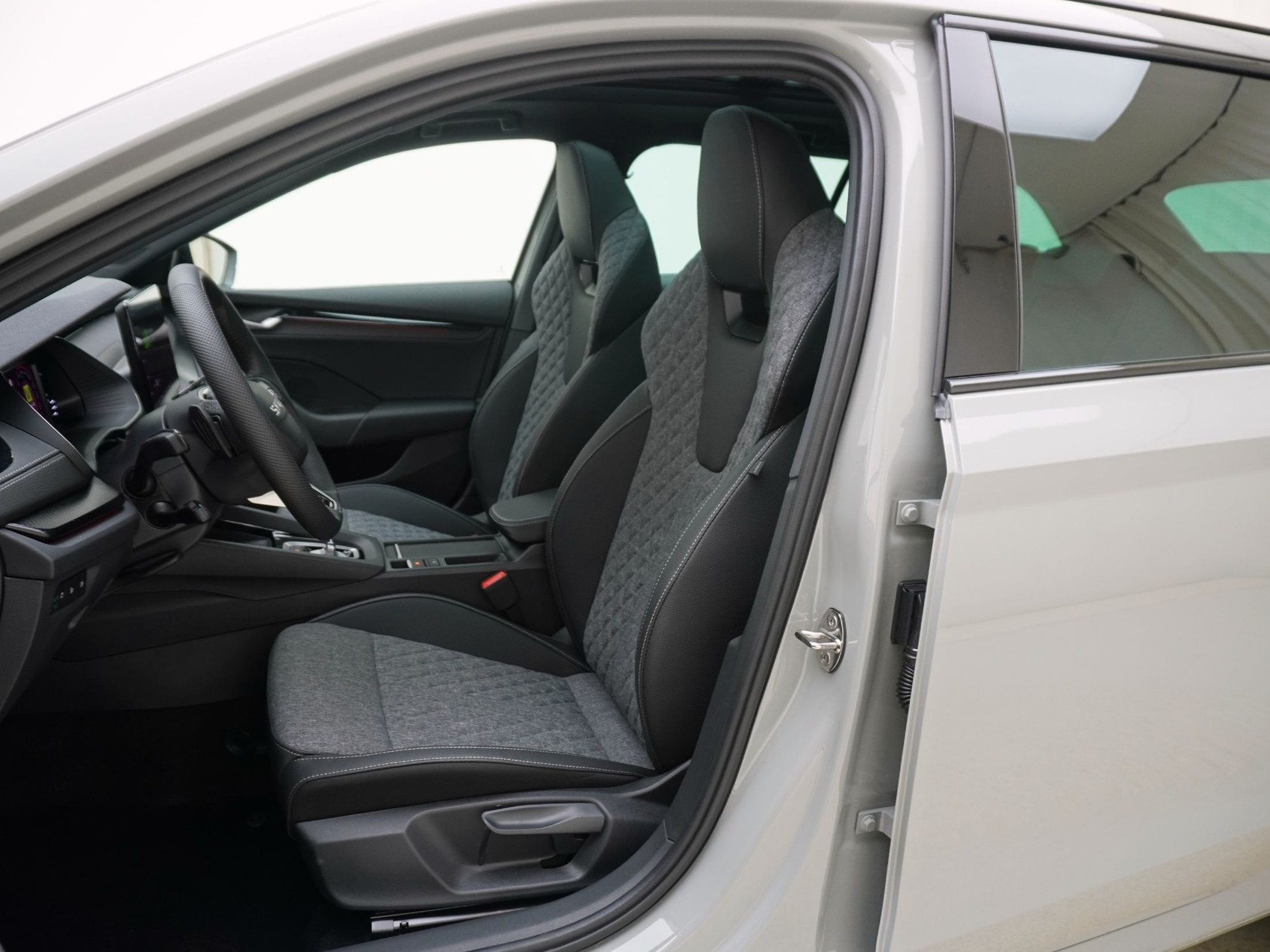 SKODA Octavia 2.0 TSI SportLine 4x4 DSG-image-12