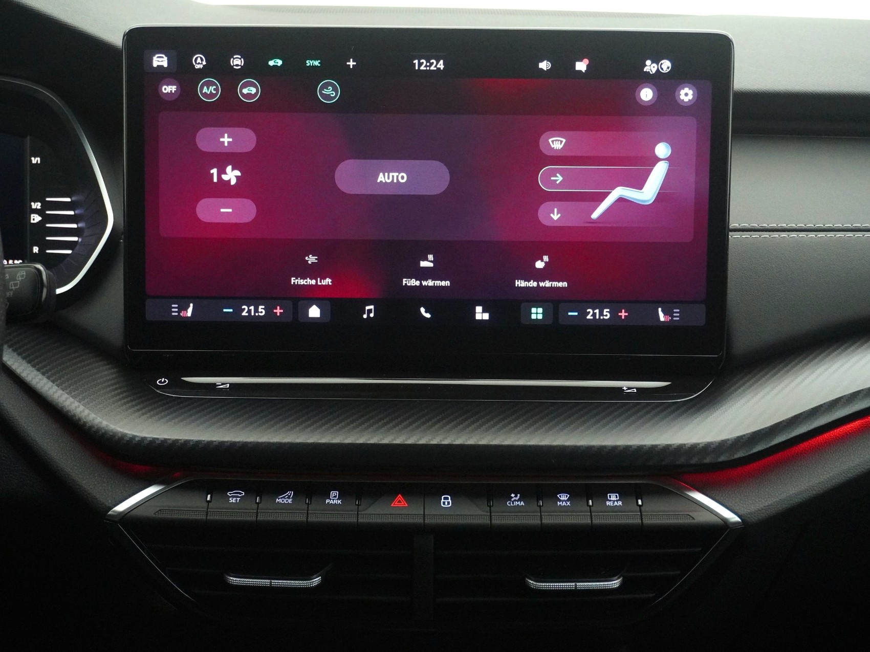 SKODA Octavia 2.0 TSI SportLine 4x4 DSG-image-19