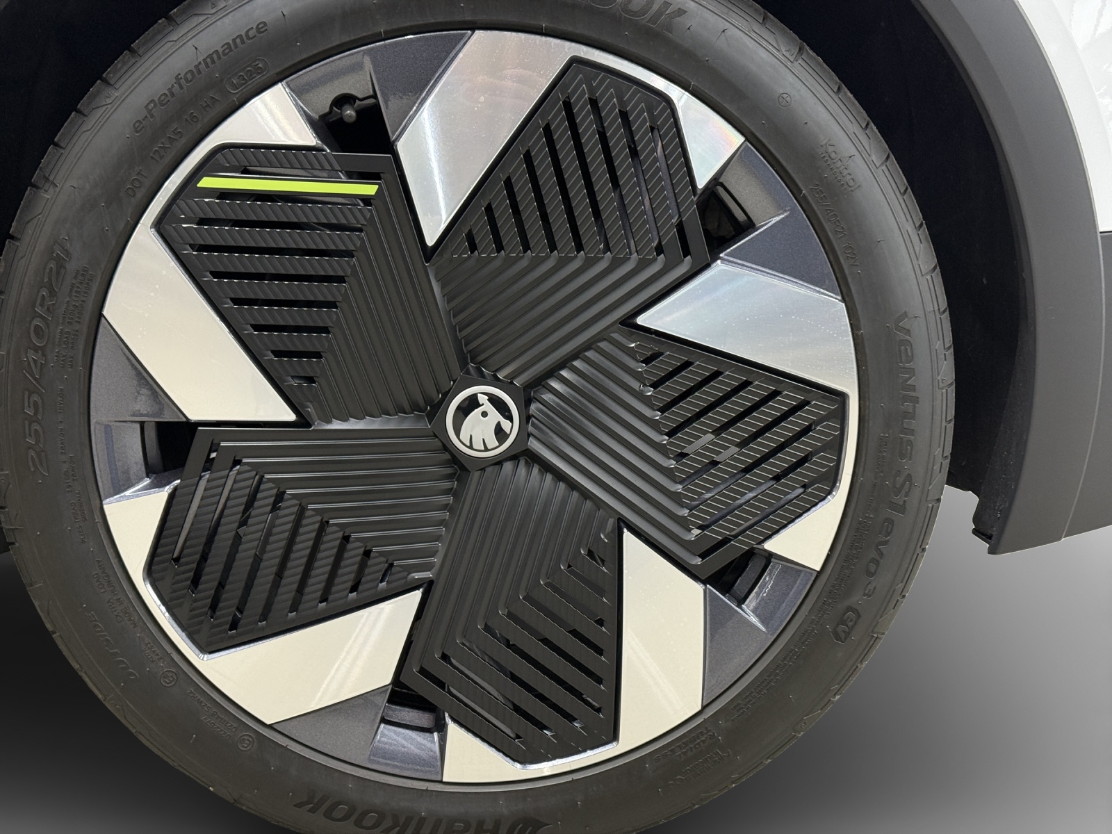 SKODA Elroq RS 4x4-image-15